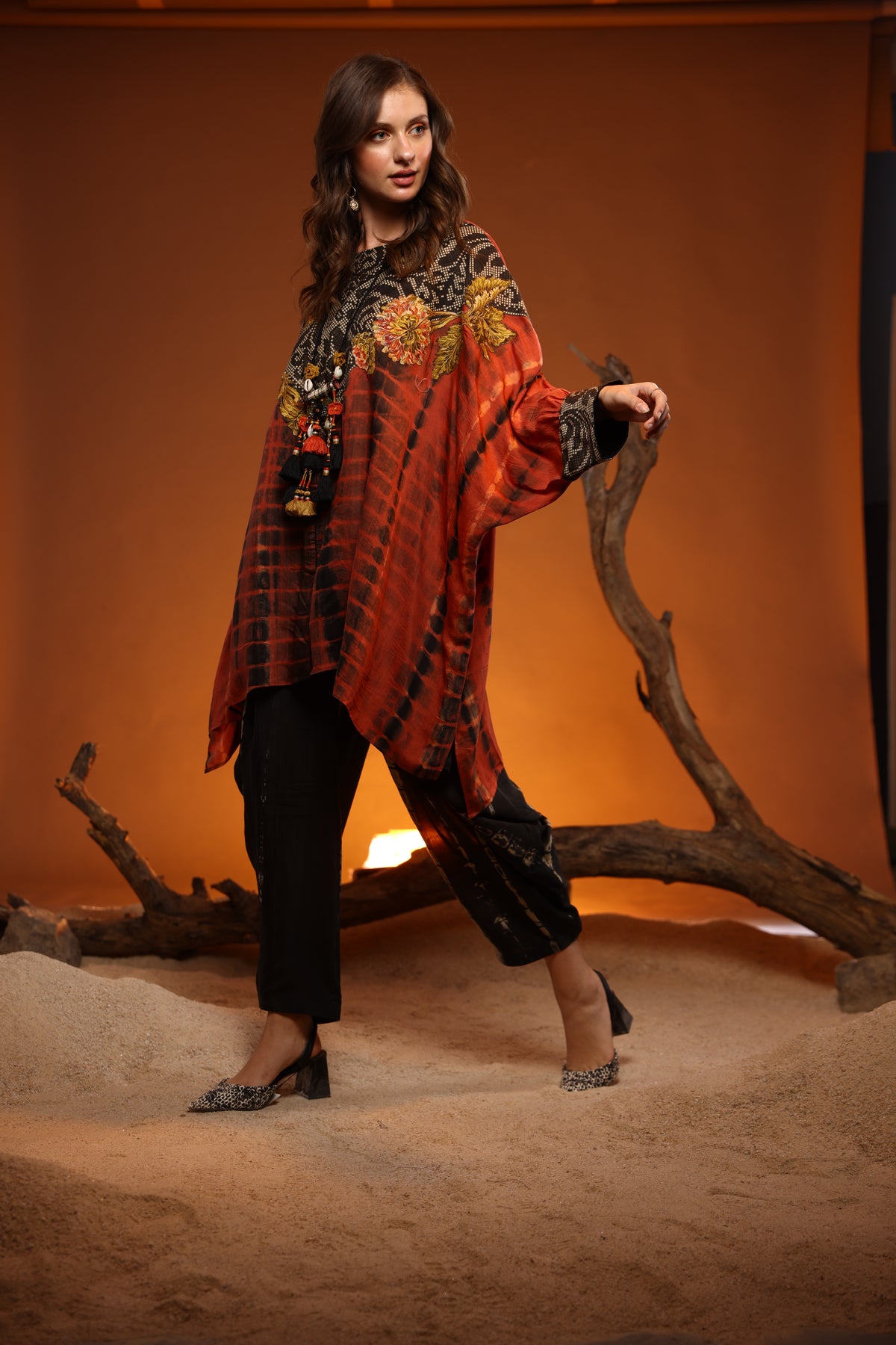 Antiaris Round Necj Embrodiery Cotton Silk Tunic