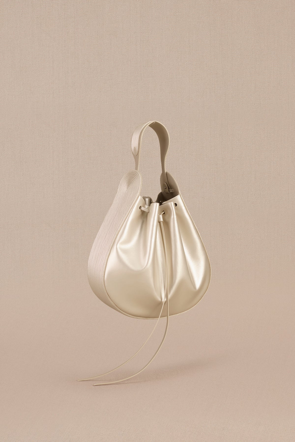 Haya Bucket Bag Metallic Pearl