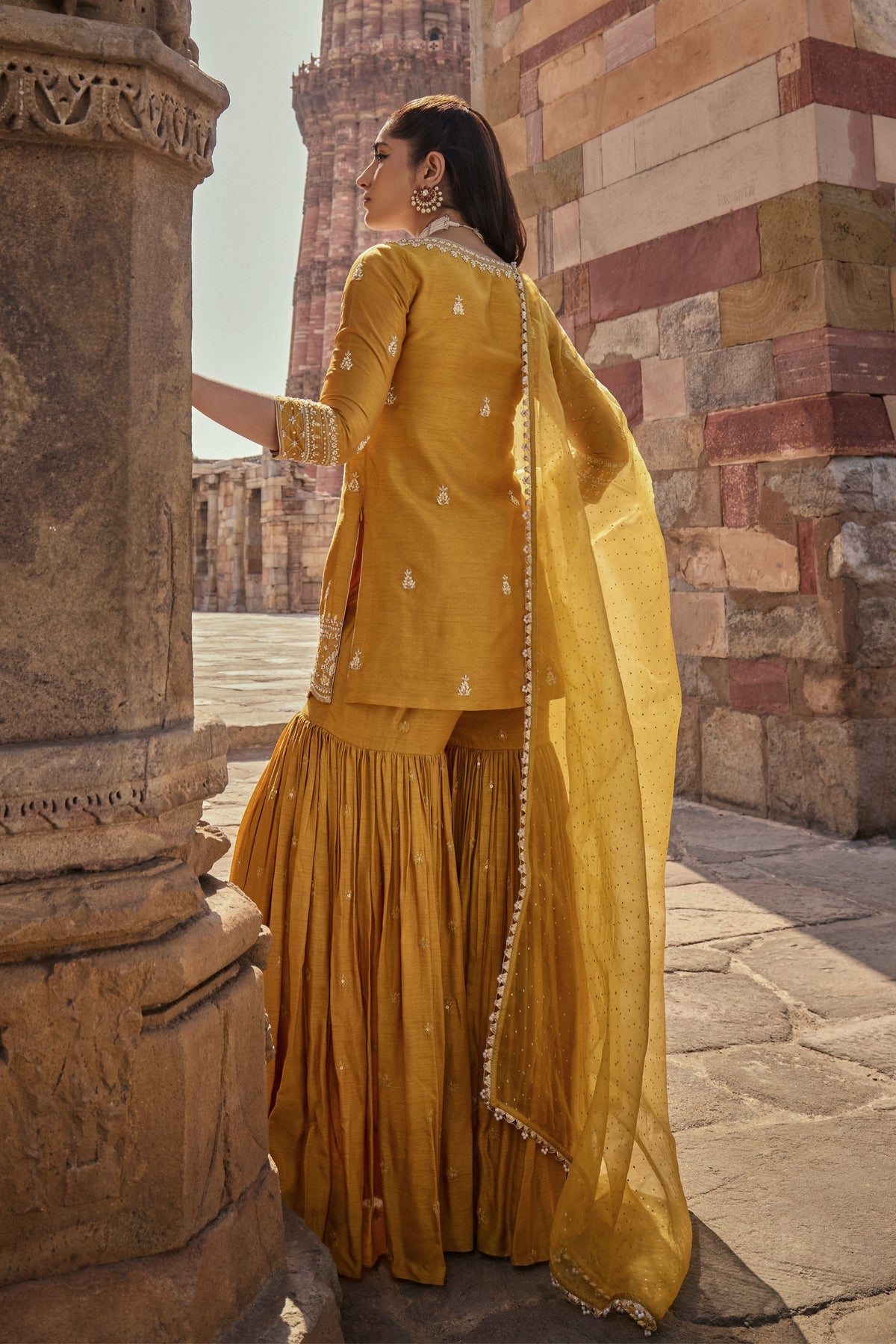Ambar Gharara Set