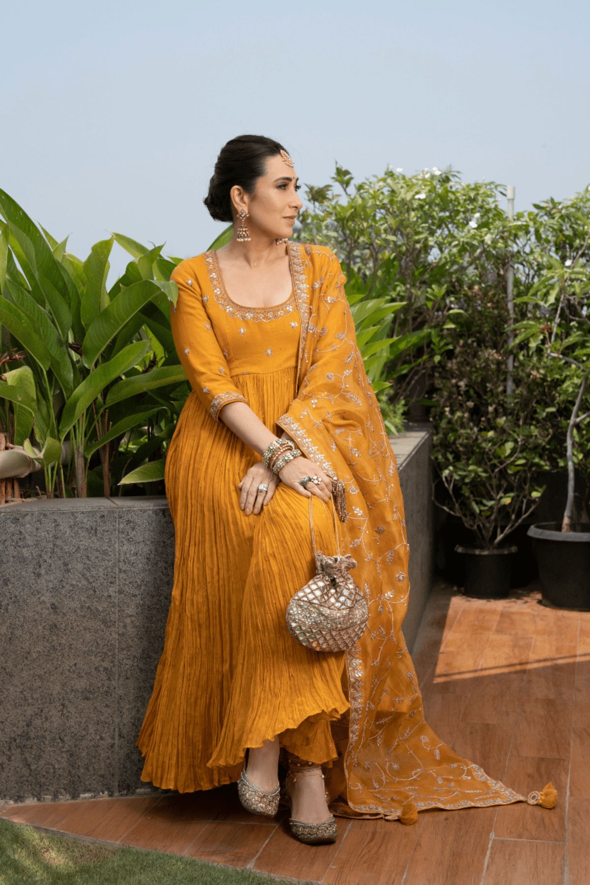 Karishma Kapoor in Punit Balana