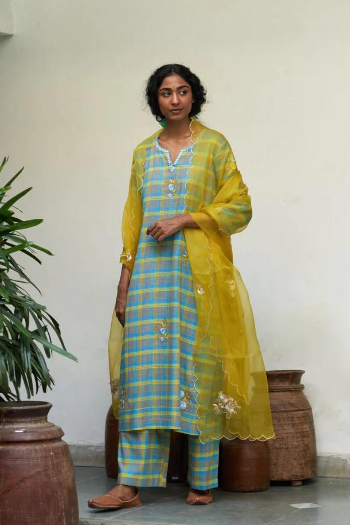 Neela Sitara Phool Kurta Set