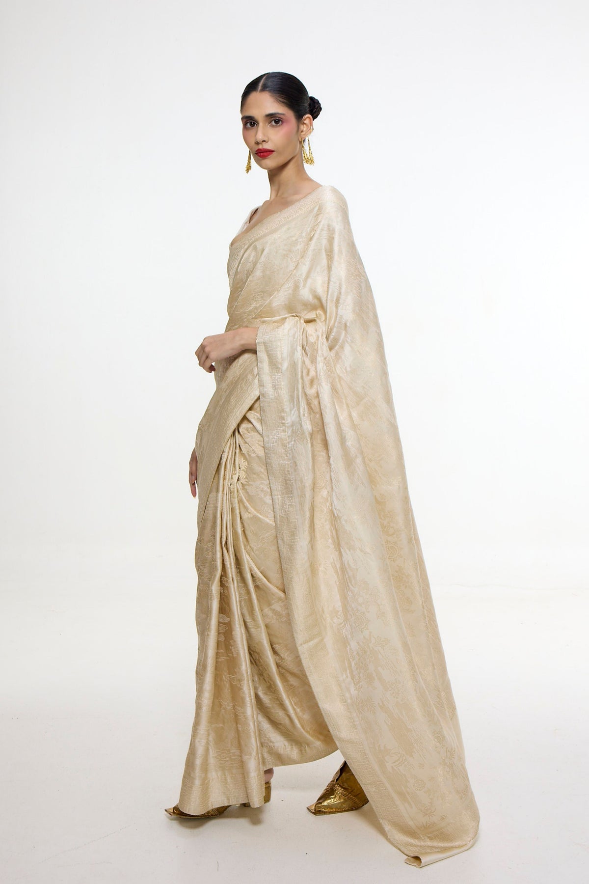 Ivory Kadhwa Banarasi Saree