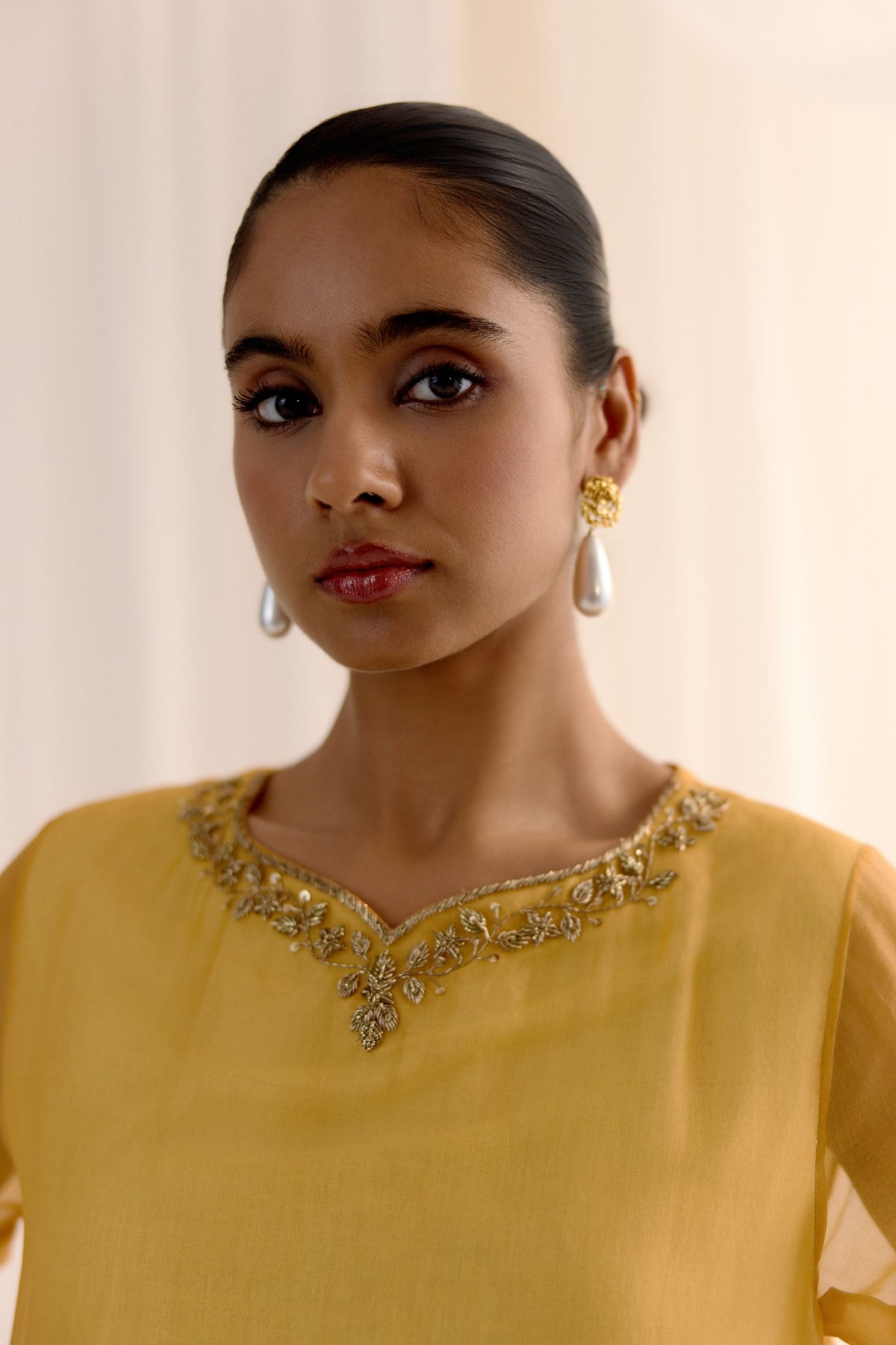 Noor-e-sunehra Kurta Set