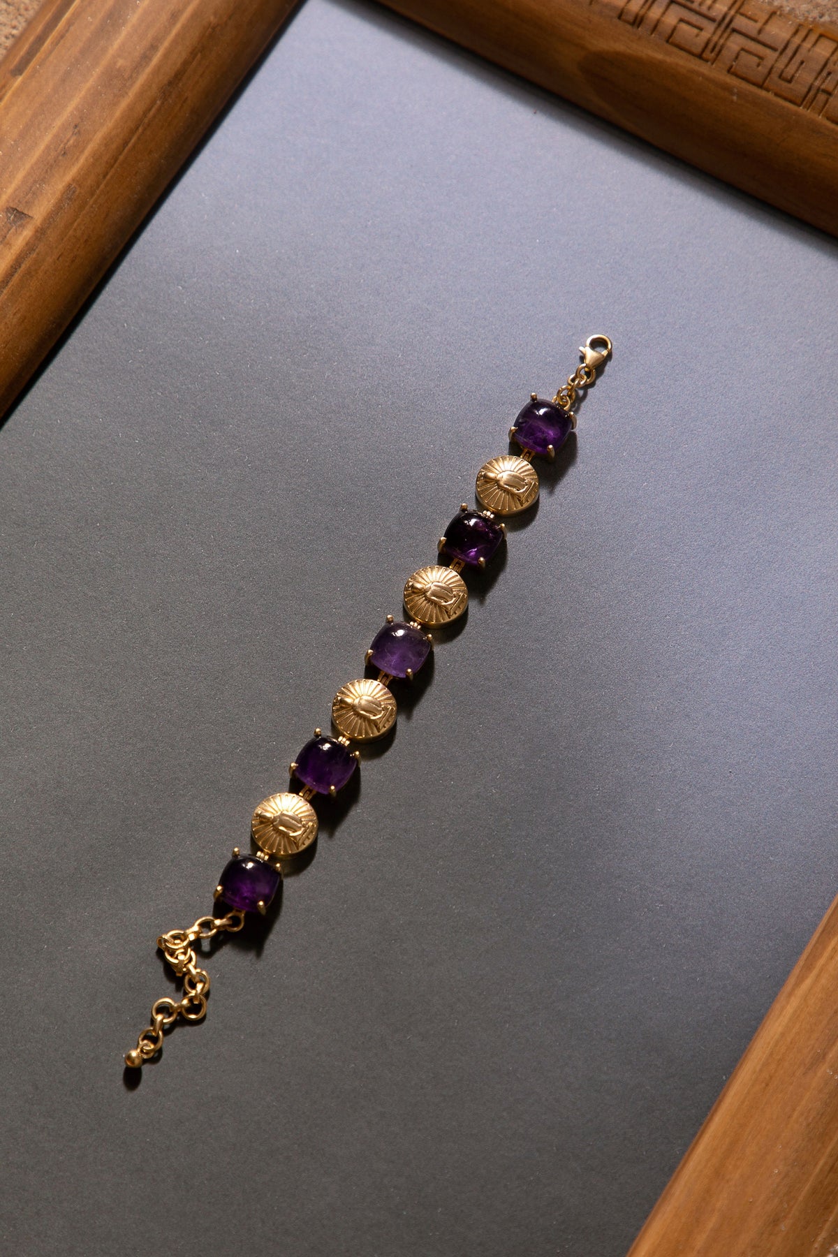 Amethyst Embleme Bracelet