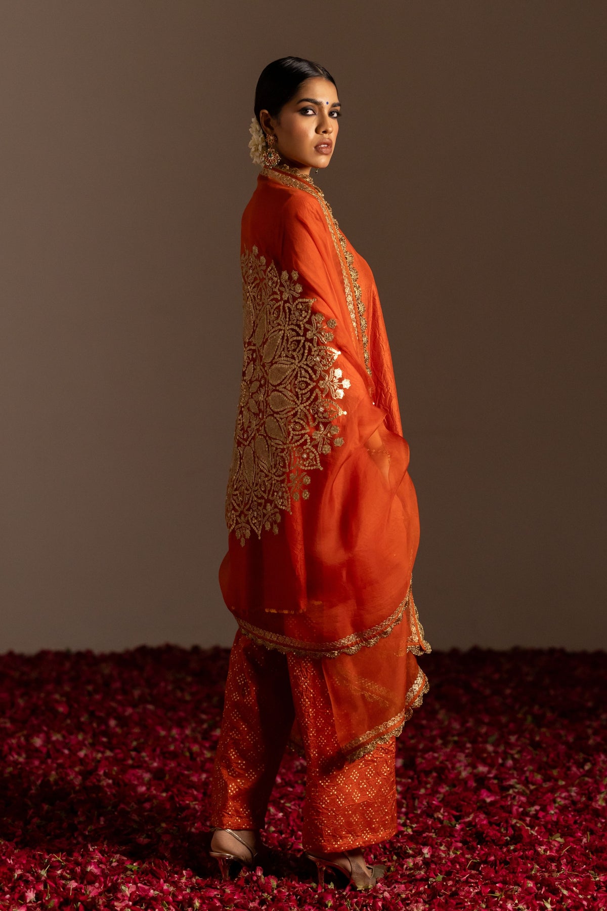 Round V-Neck Kurta Set
