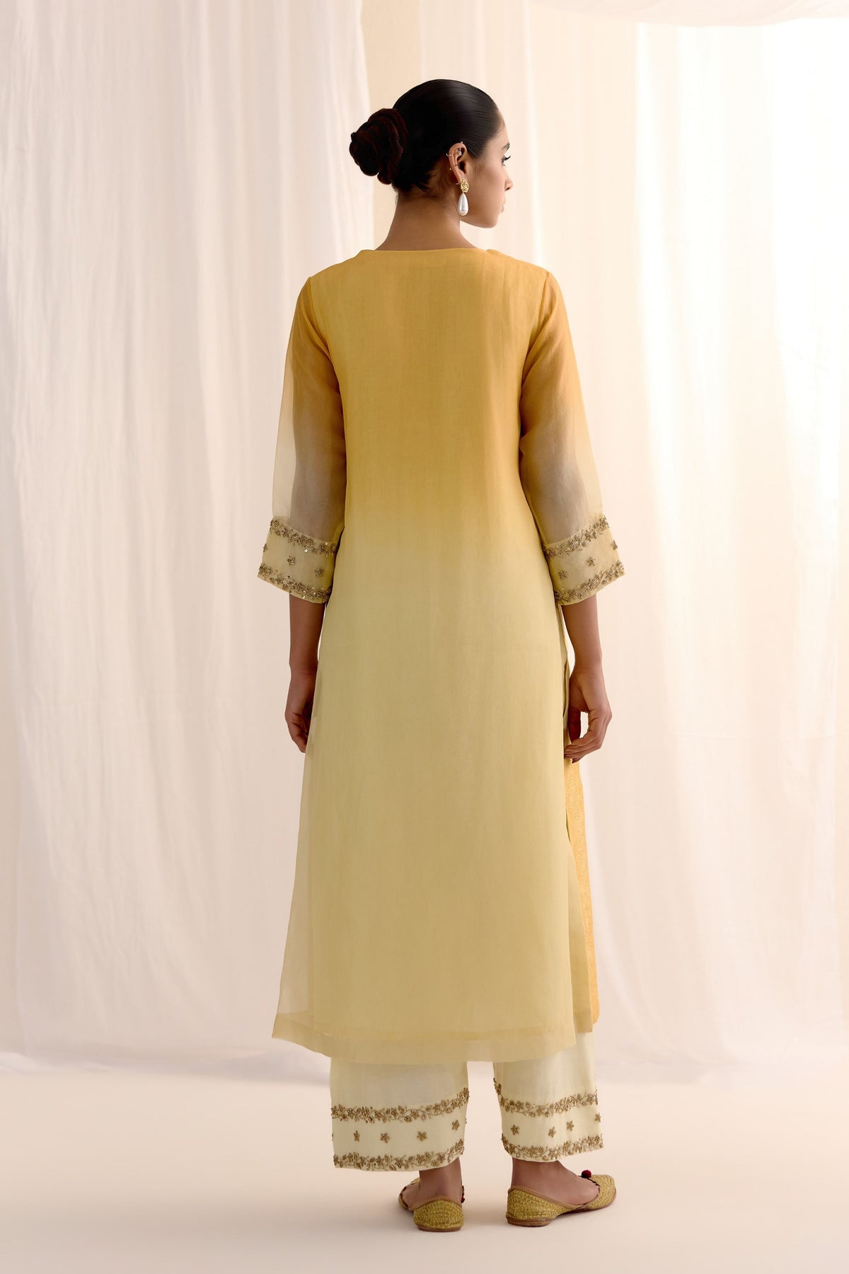 Noor-e-sunehra Kurta Set