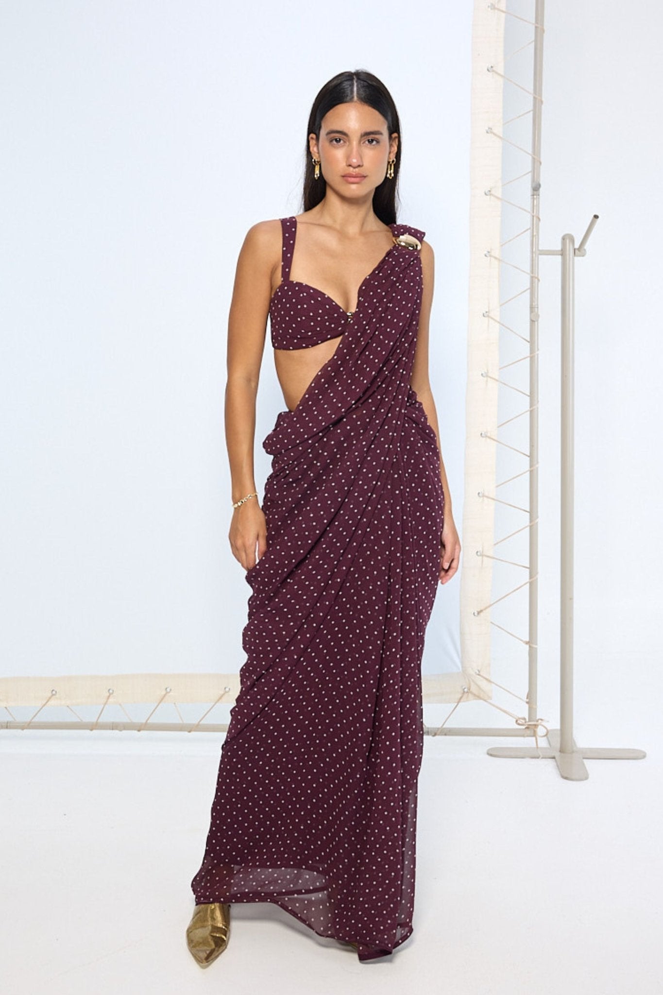 Maroon Movable Brooch Dotted Saree - Ekaya - Elahe