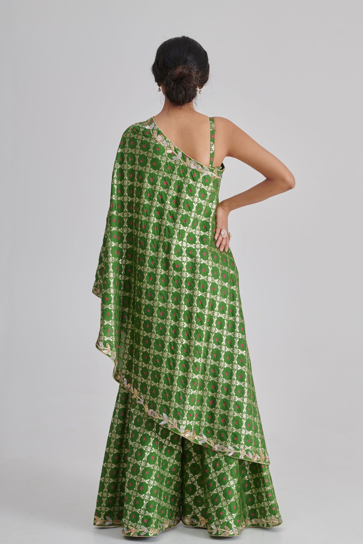 Mastani Cape Set