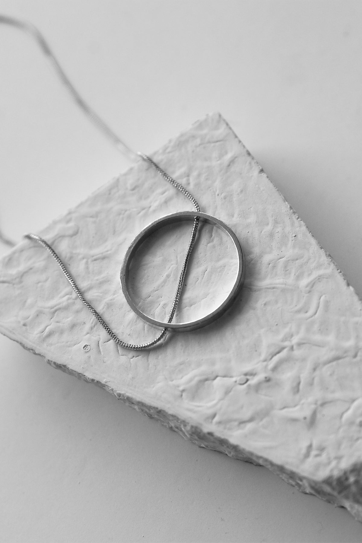 Slit A Circle Silver Necklace