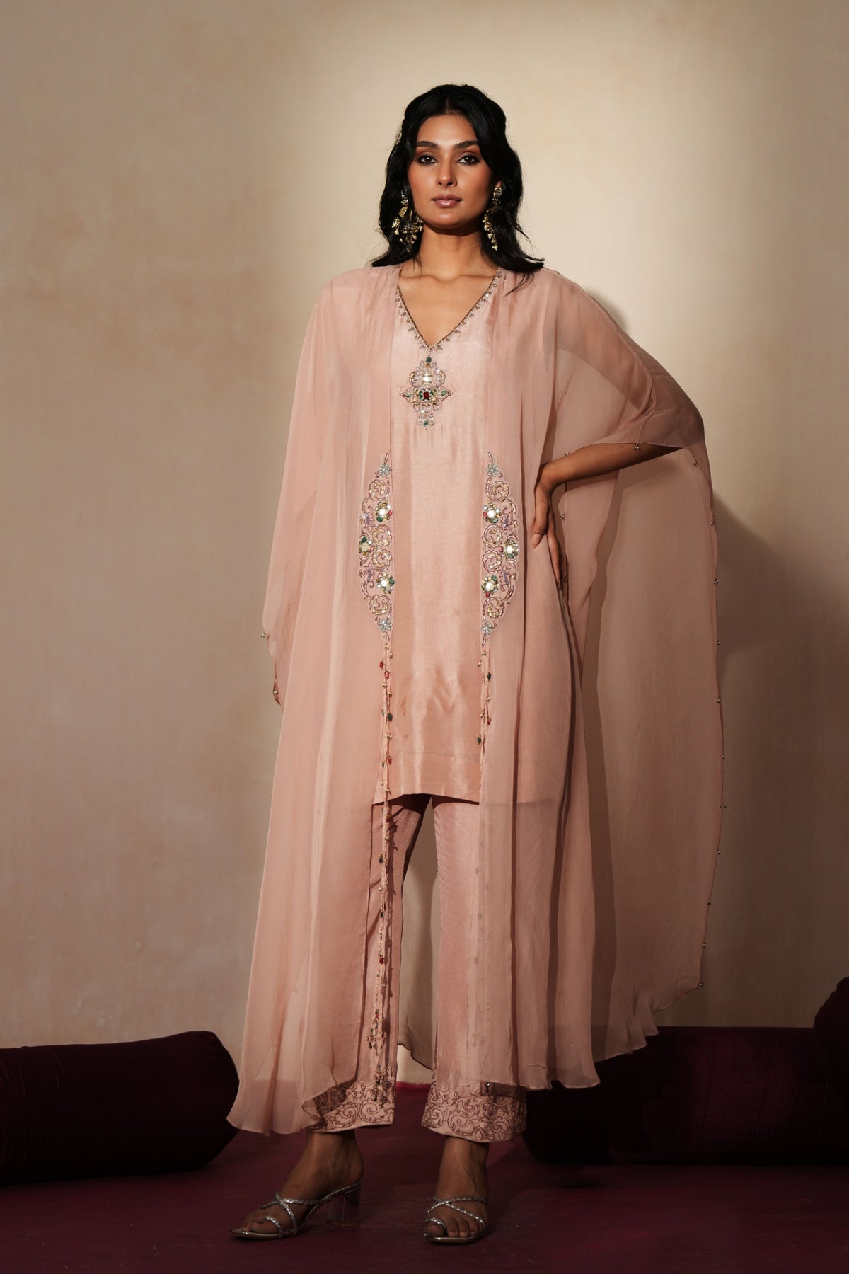 Gulabratna Cape Set