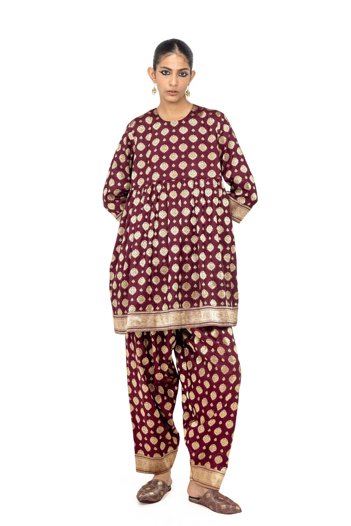 Jarwa Dhaur Kurta And Pants