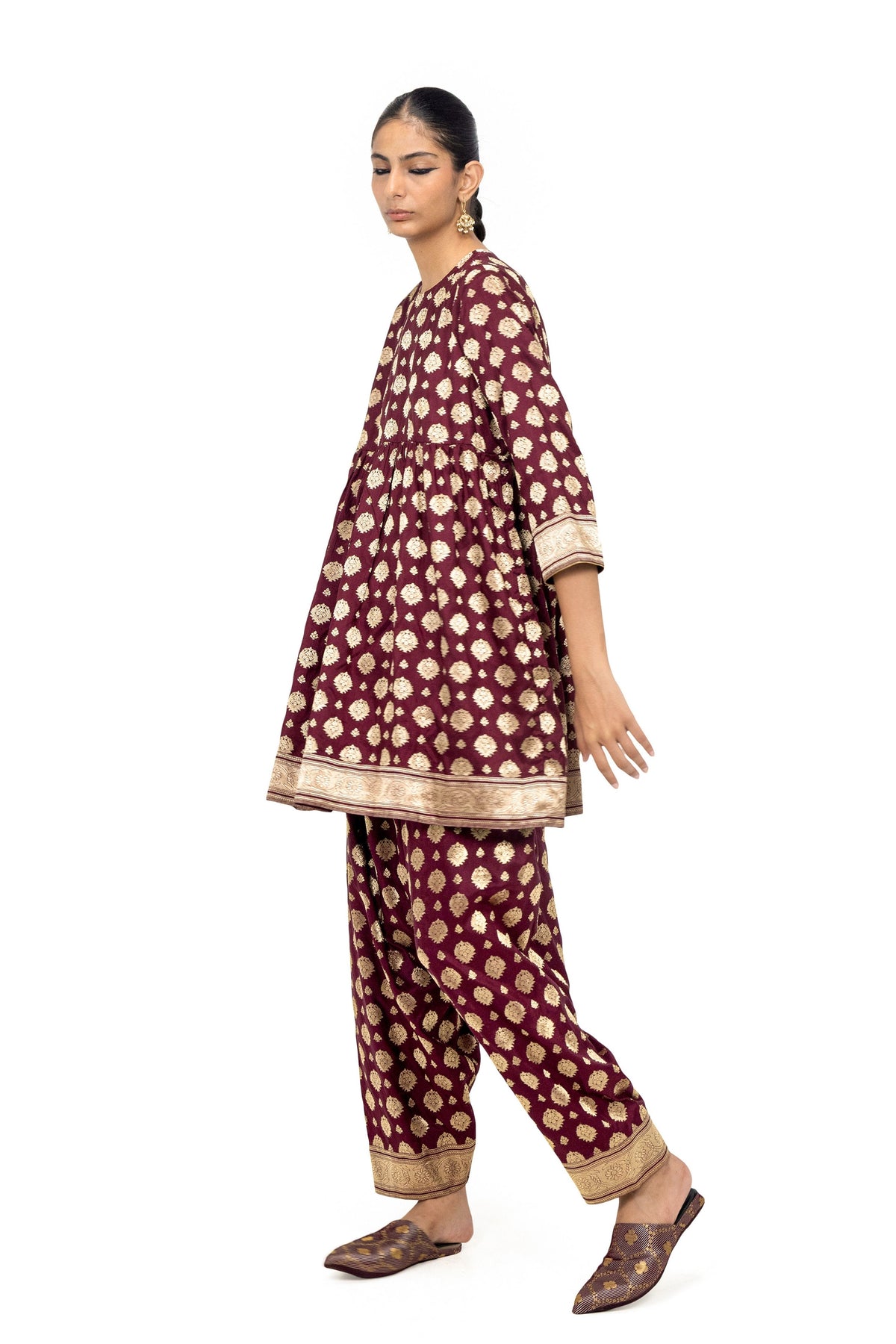 Jarwa Dhaur Kurta And Pants