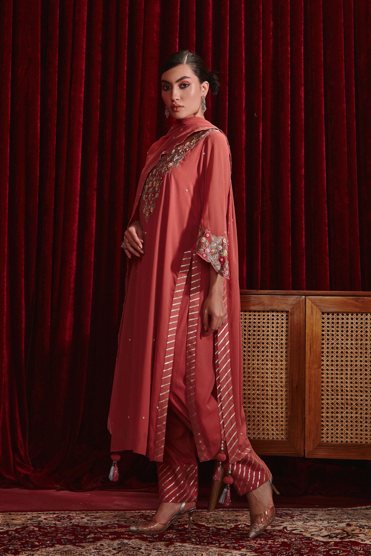Gajari Riwaaz Kurta Set