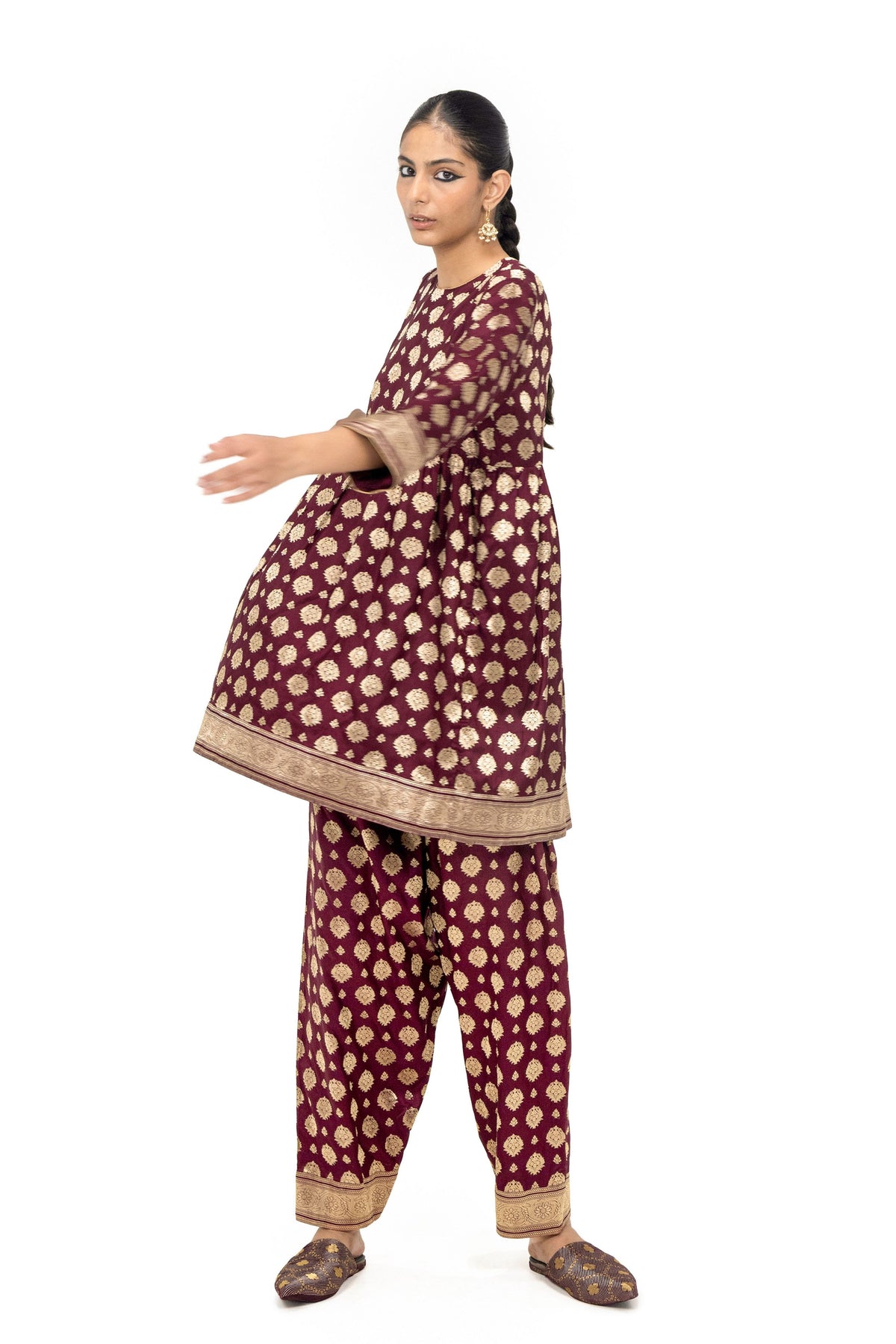 Jarwa Dhaur Kurta And Pants