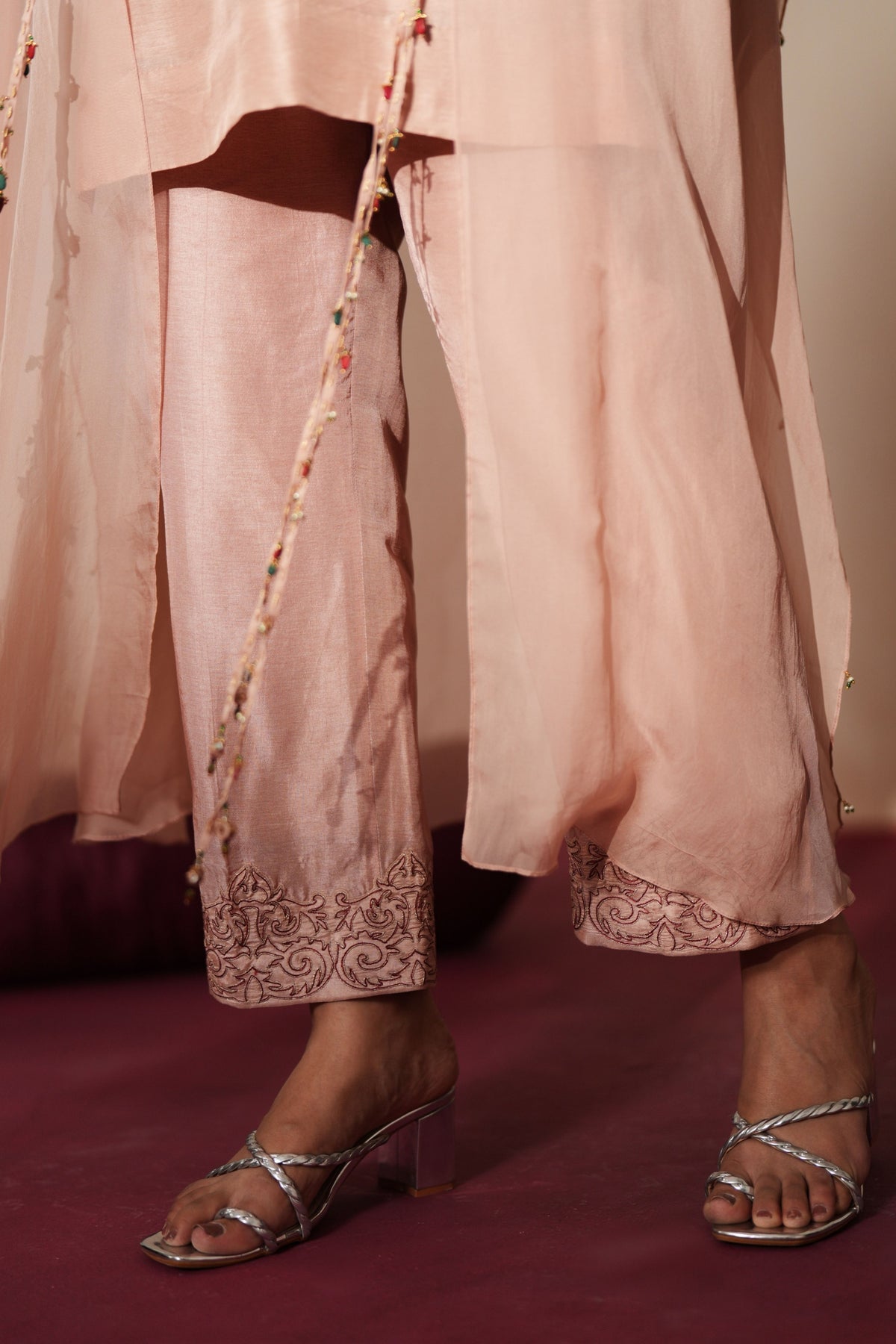 Gulabratna Cape Set