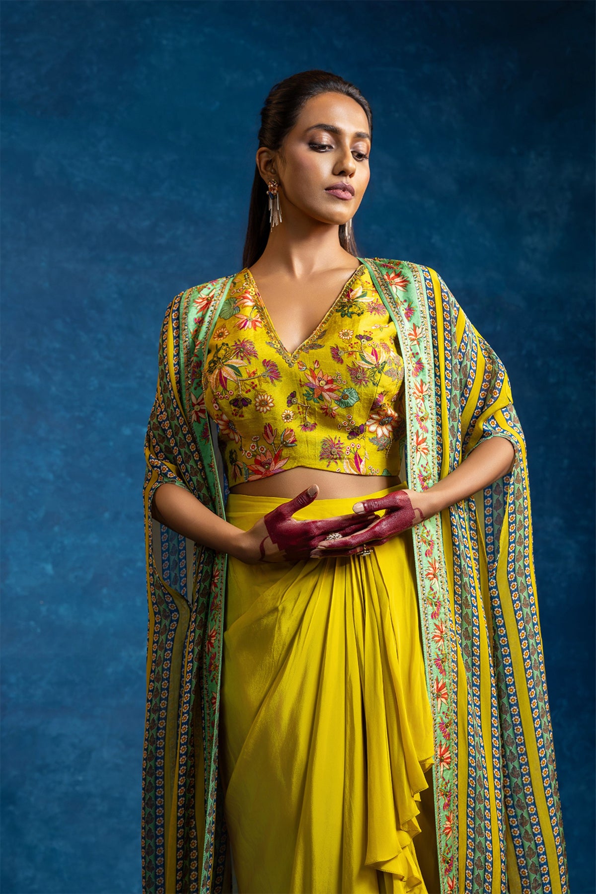 Aarani Cape Set