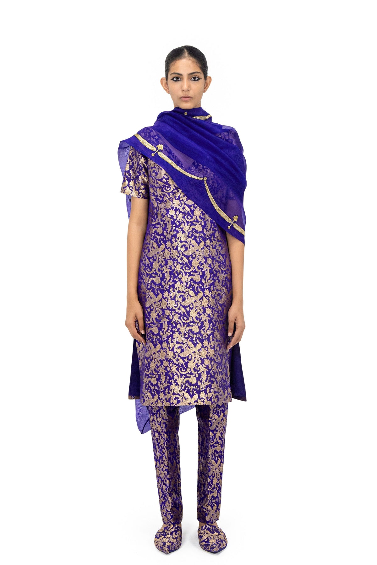 Barohi Adnar Kurta And Pants