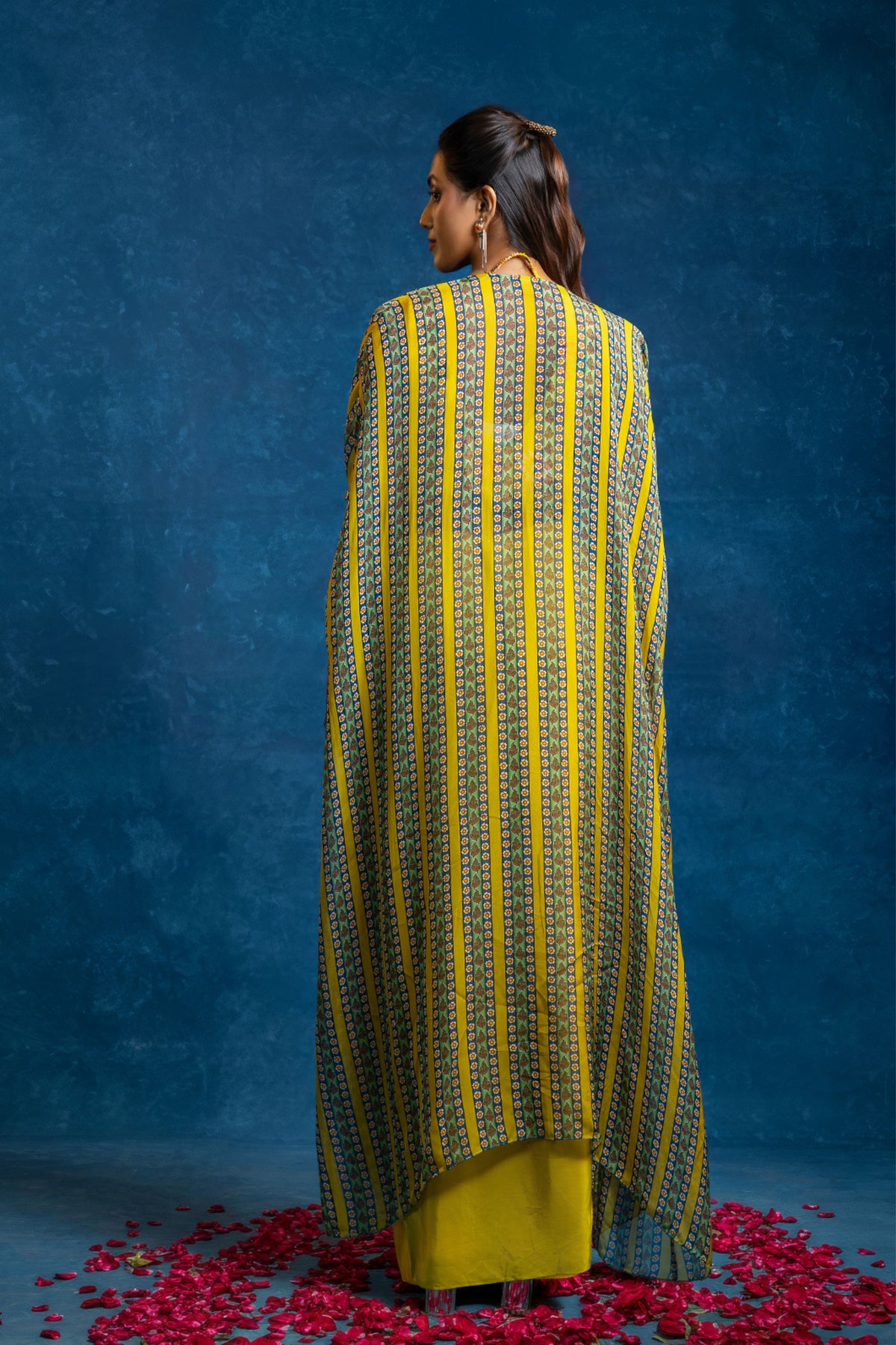 Aarani Cape Set