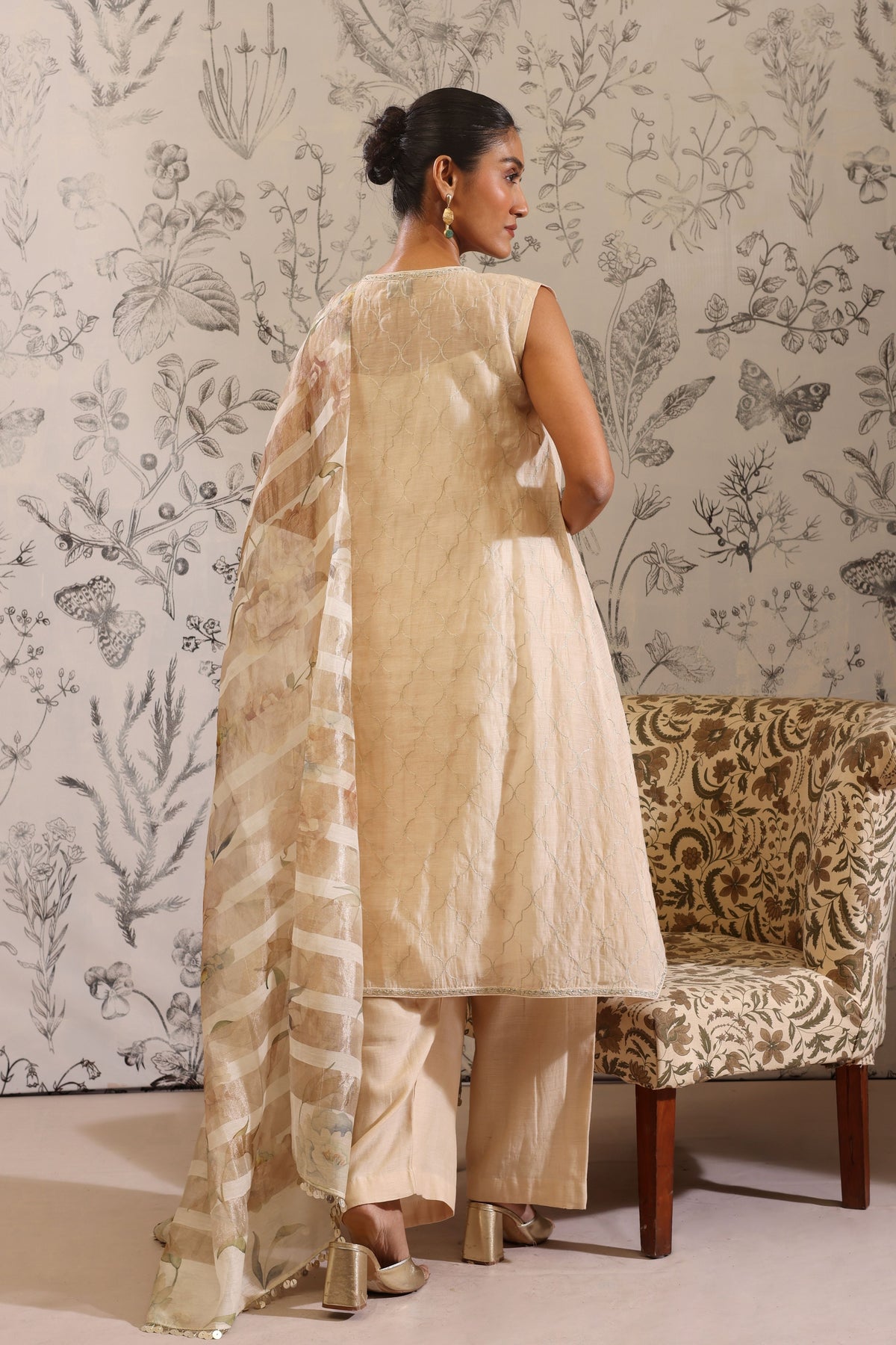 Makaranda Off White Kurta Set