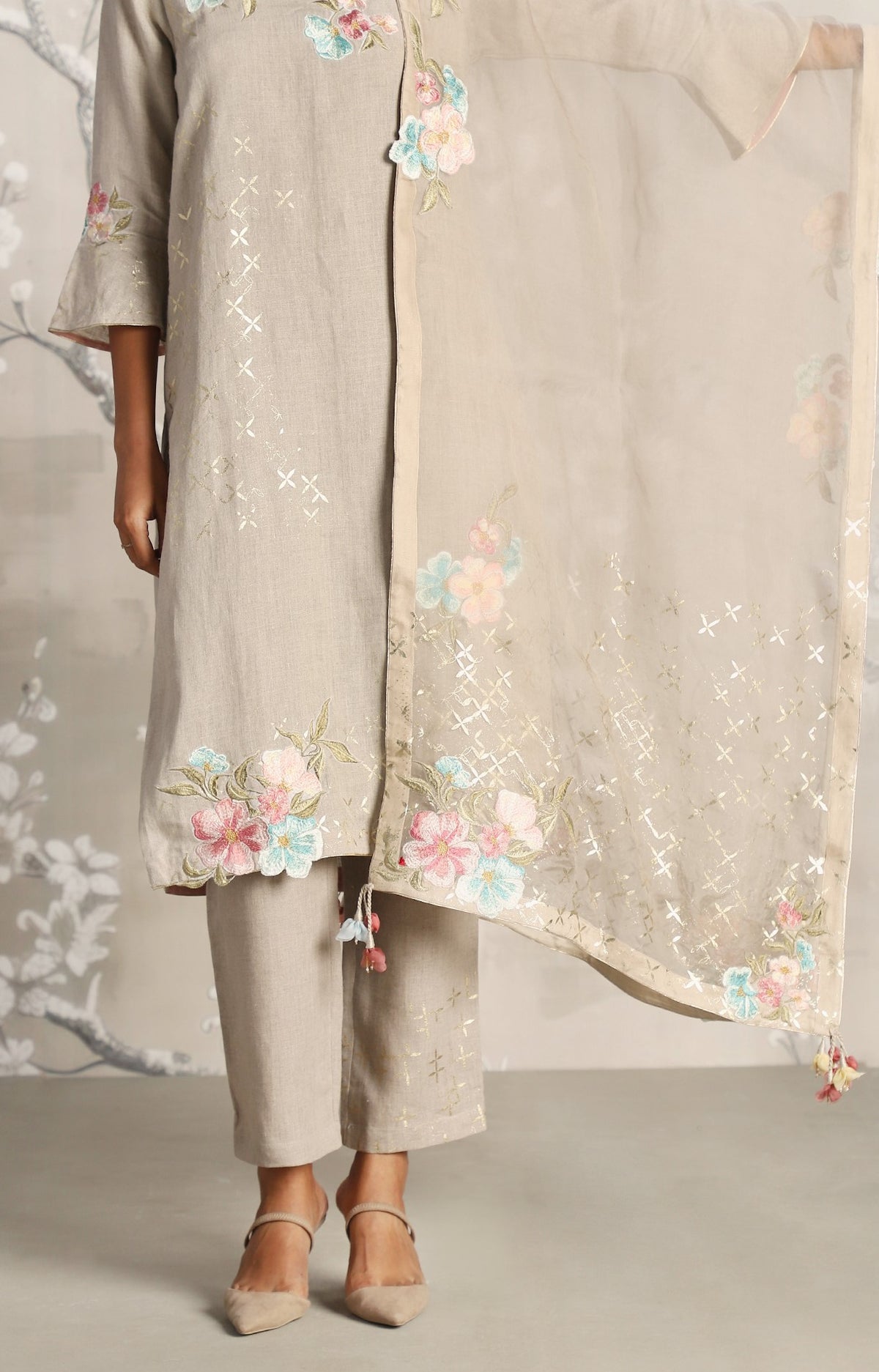 Natural Corsage Kurta Set