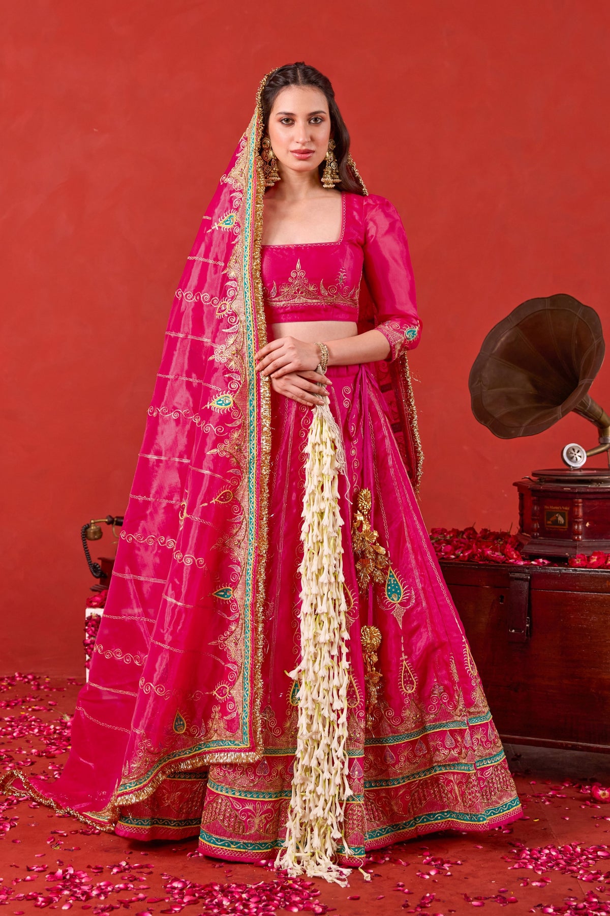 Nayaab Lehenga Set