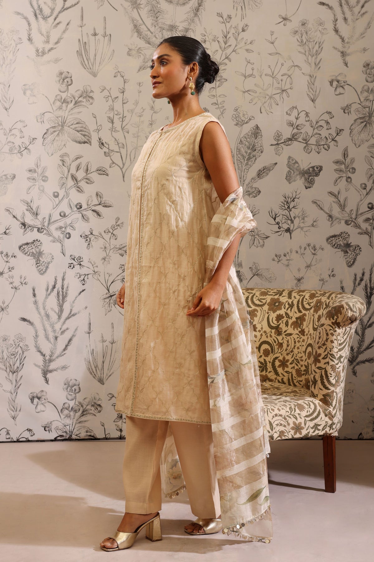 Makaranda Off White Kurta Set