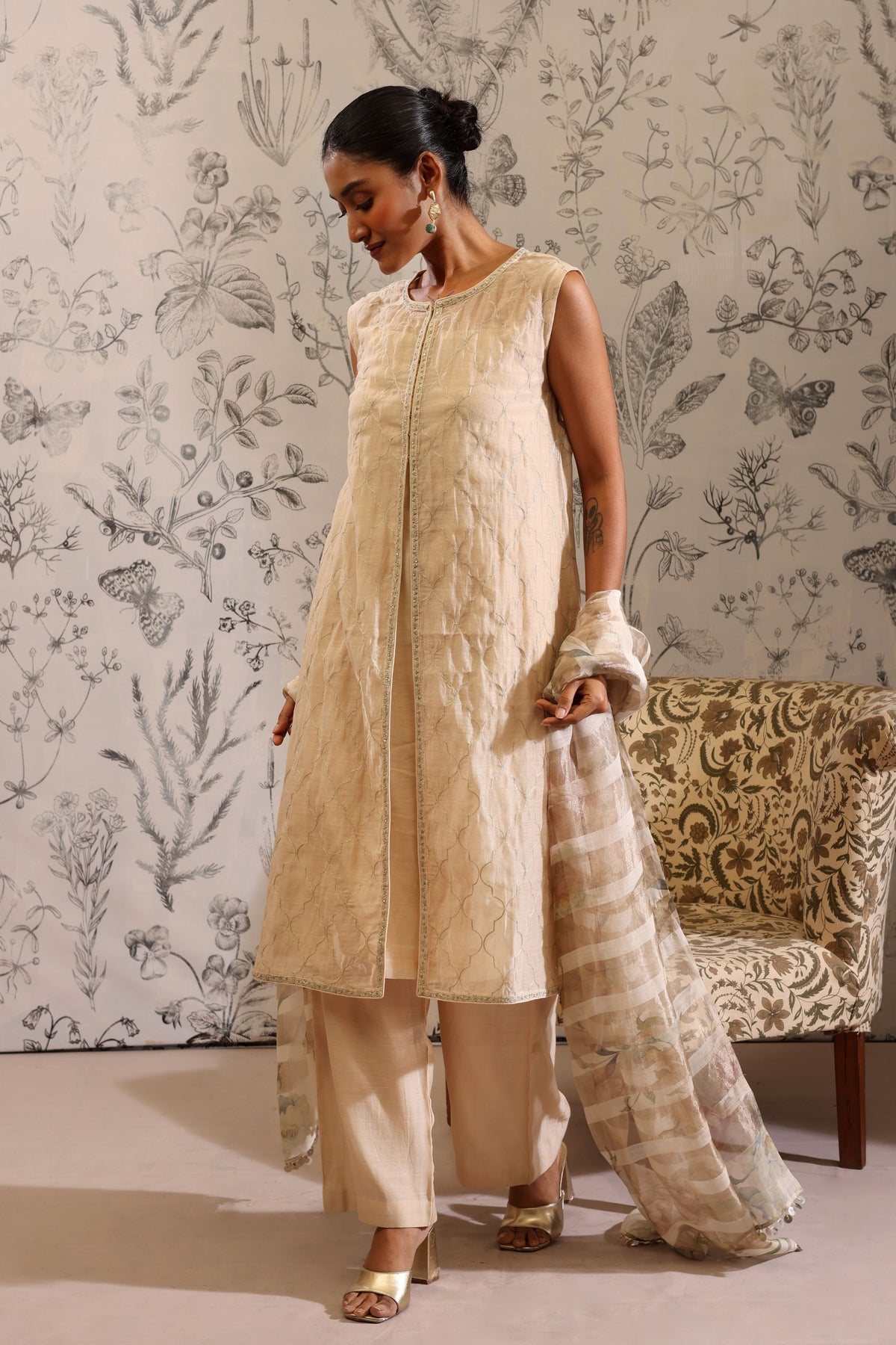 Makaranda Off White Kurta Set