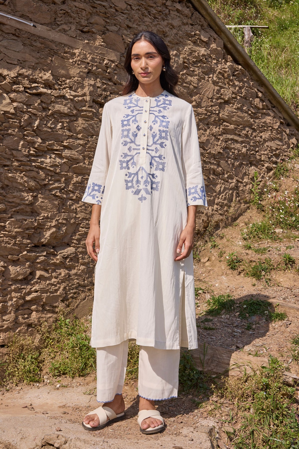 Hand-embroidered Straight Kurta