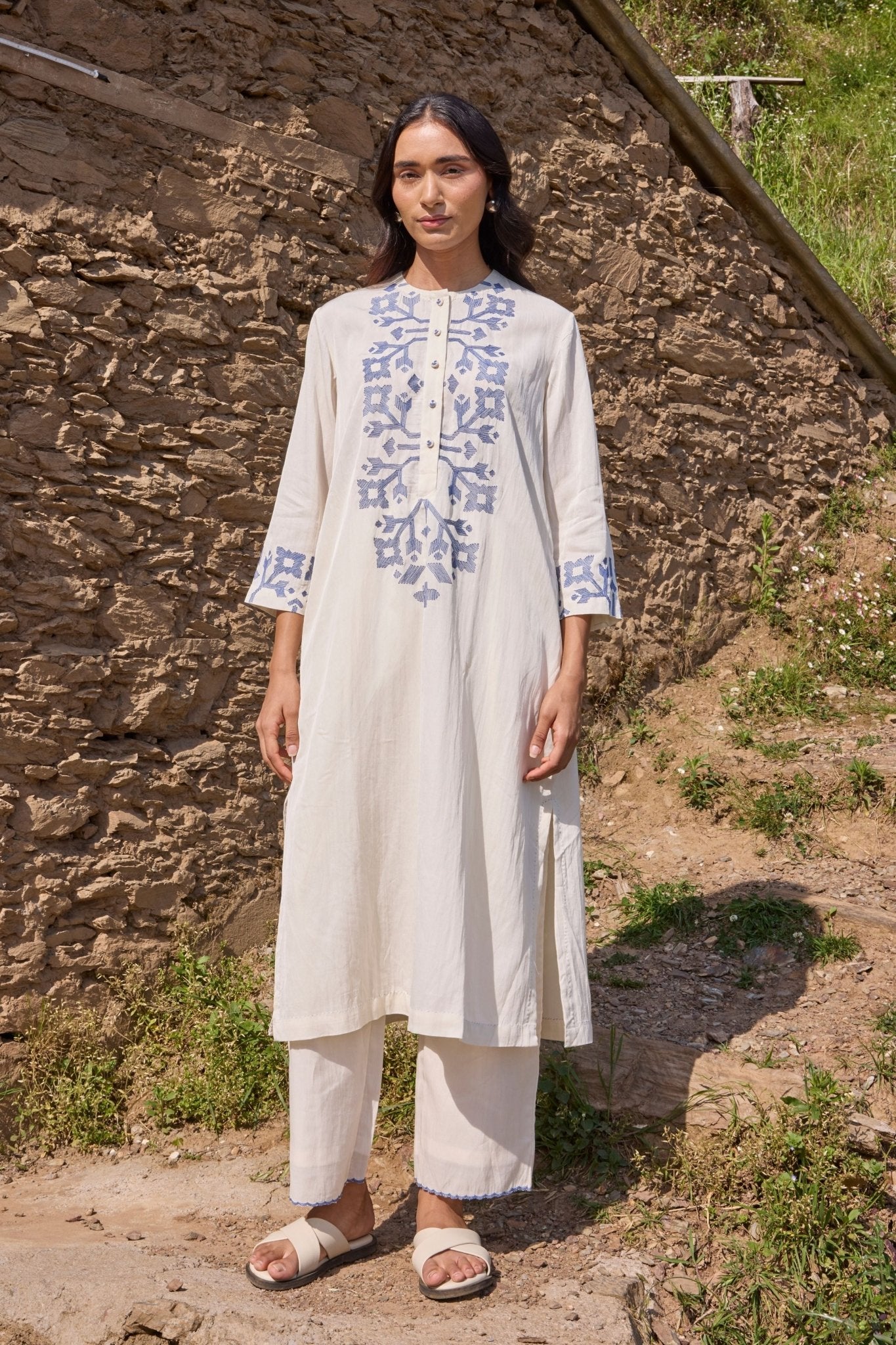 Hand - embroidered Straight Kurta - Ayaka - Elahe