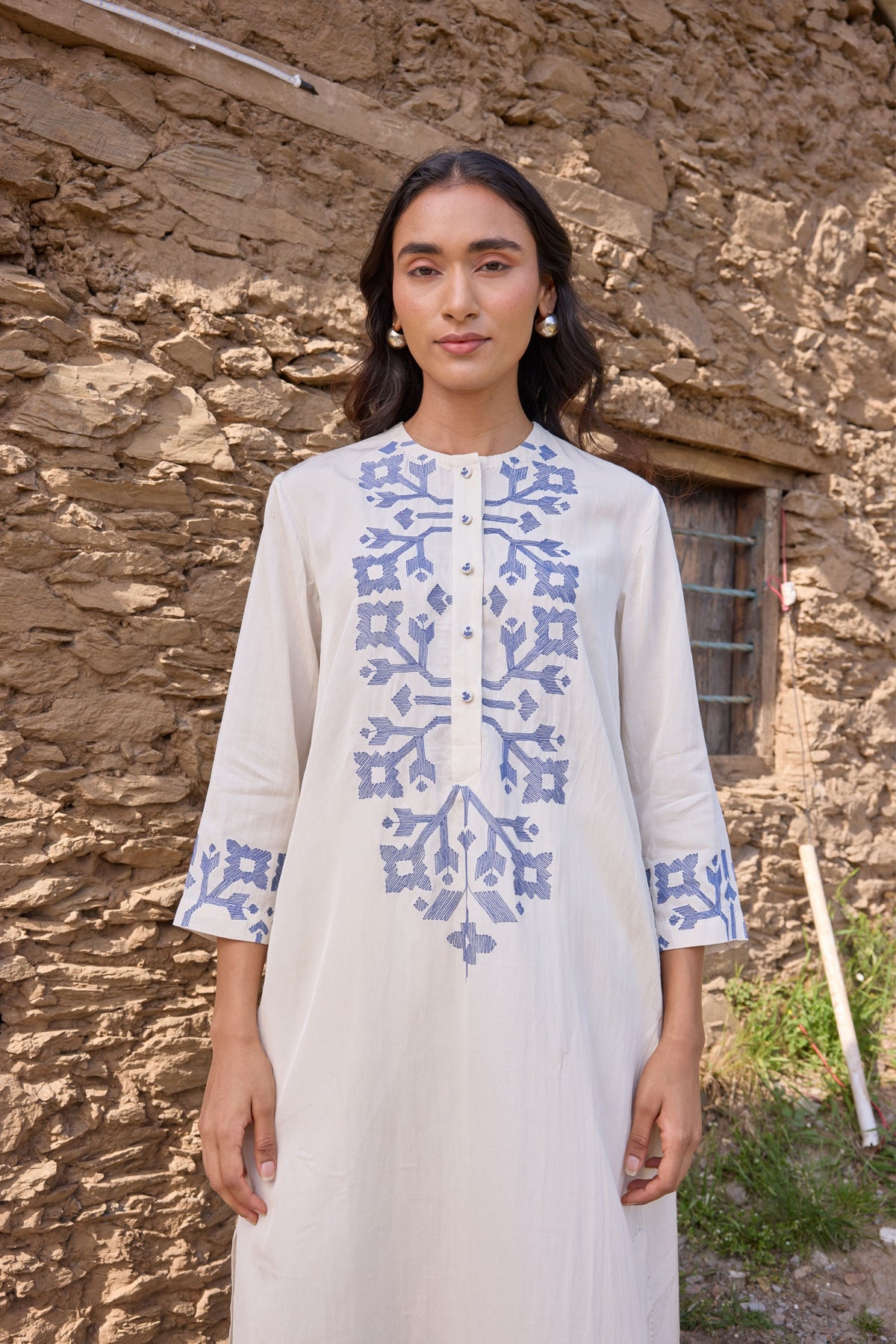 Hand-embroidered Straight Kurta