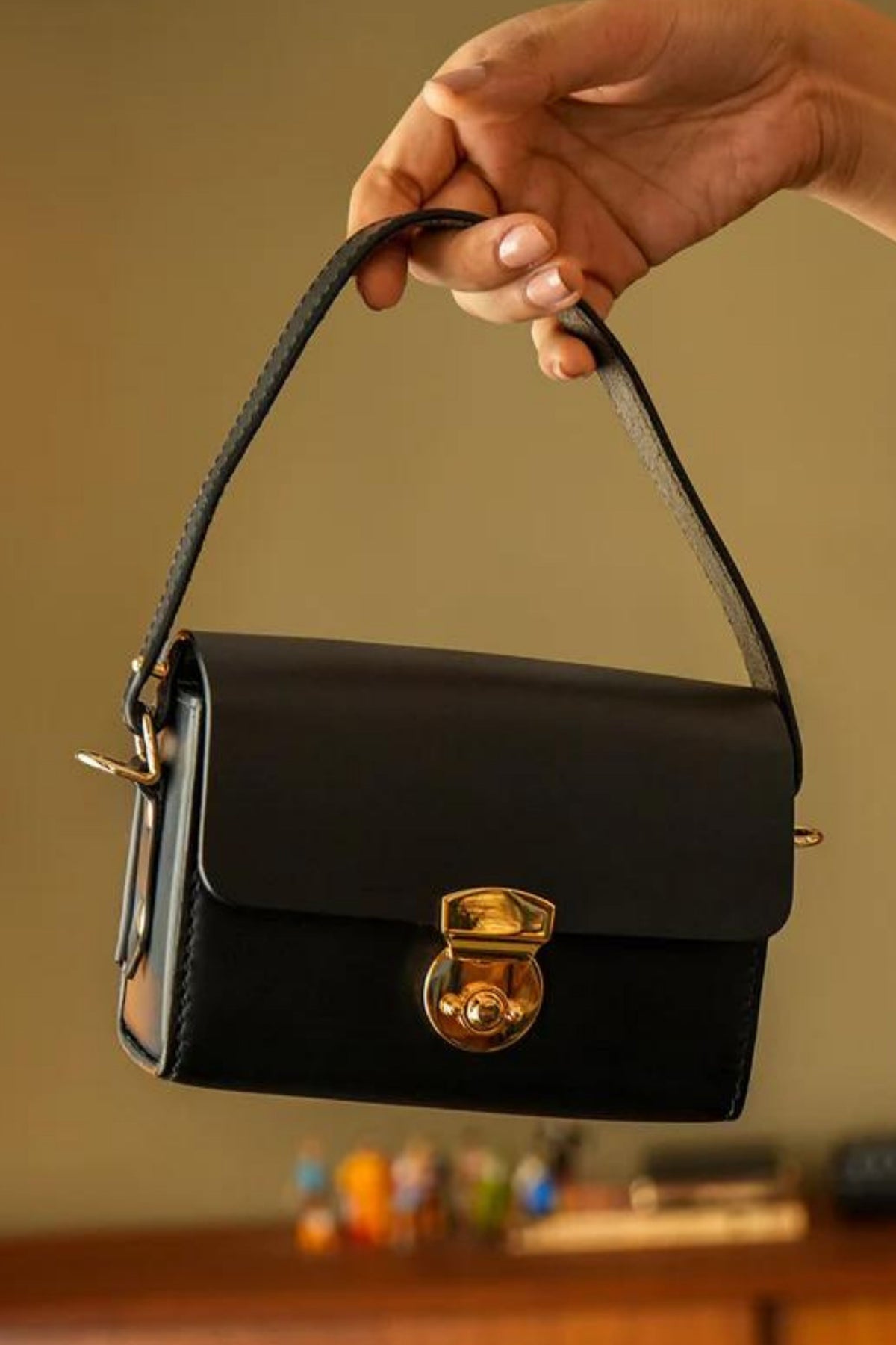 Black Saddle Mini Sling 02