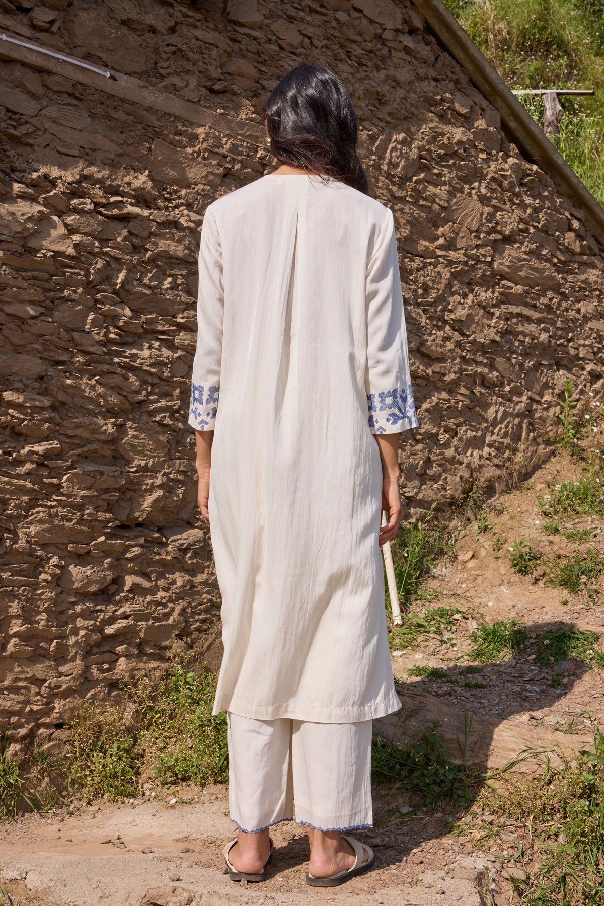 Hand-embroidered Straight Kurta