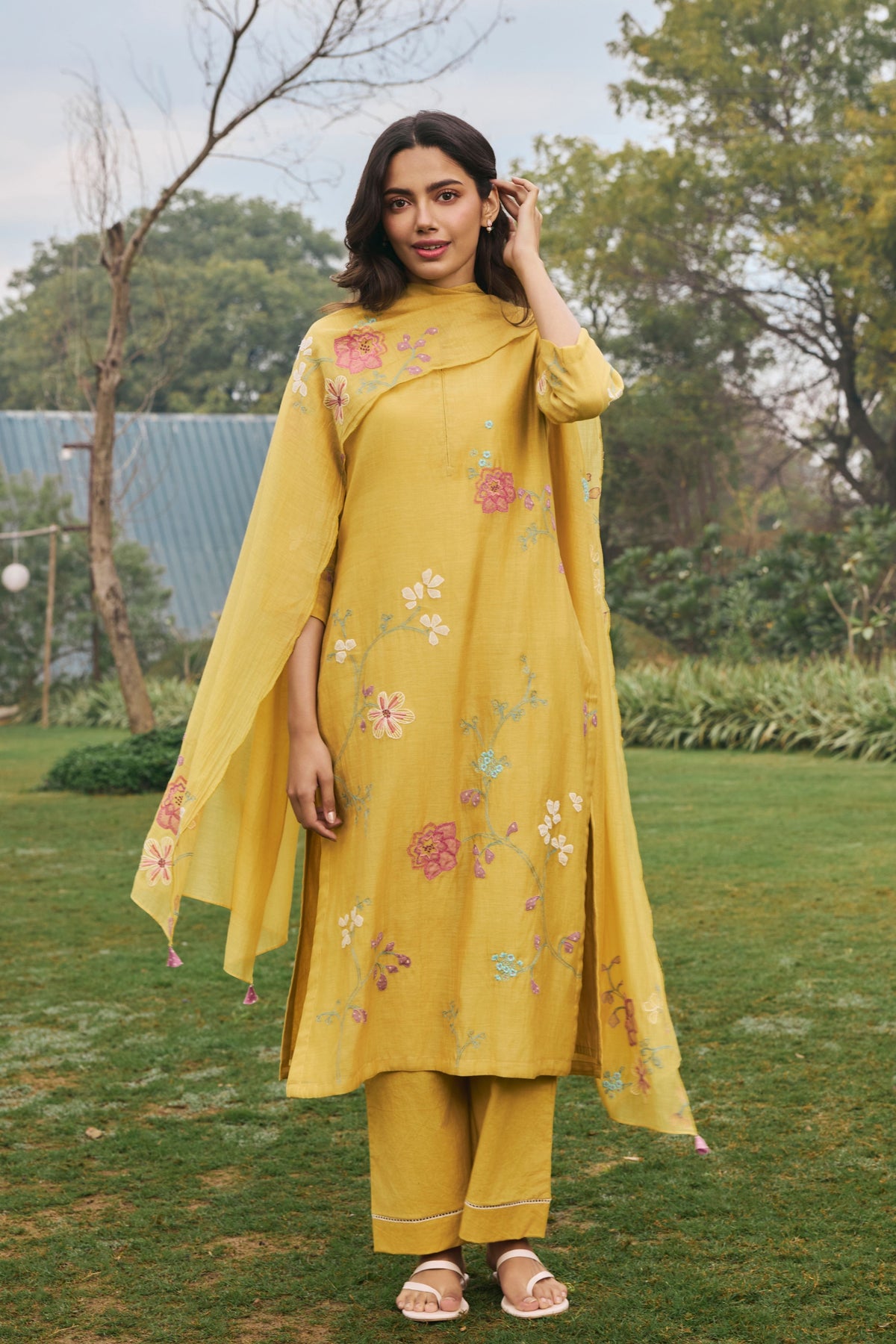 Daffodil Floral Applique Kurta Set