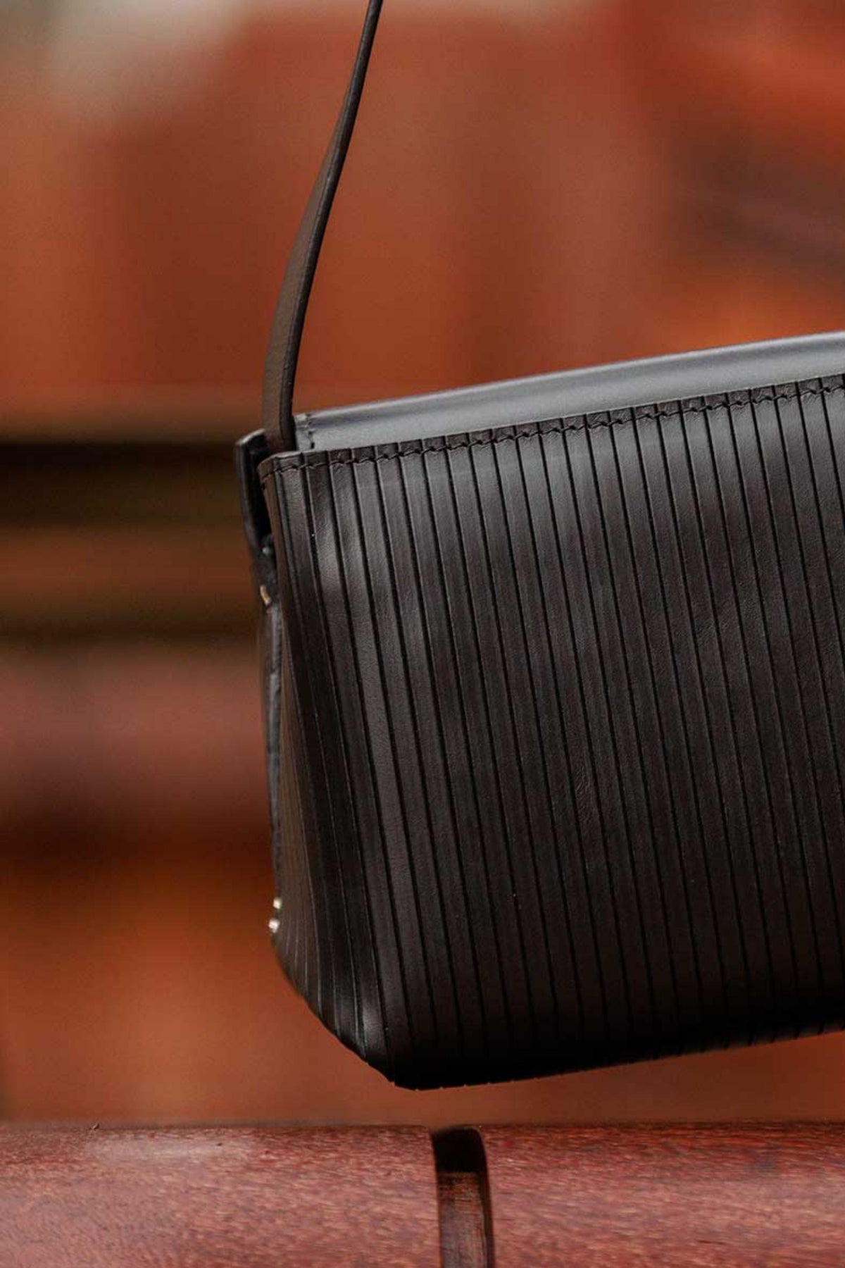 Black Wilda Sling Bag