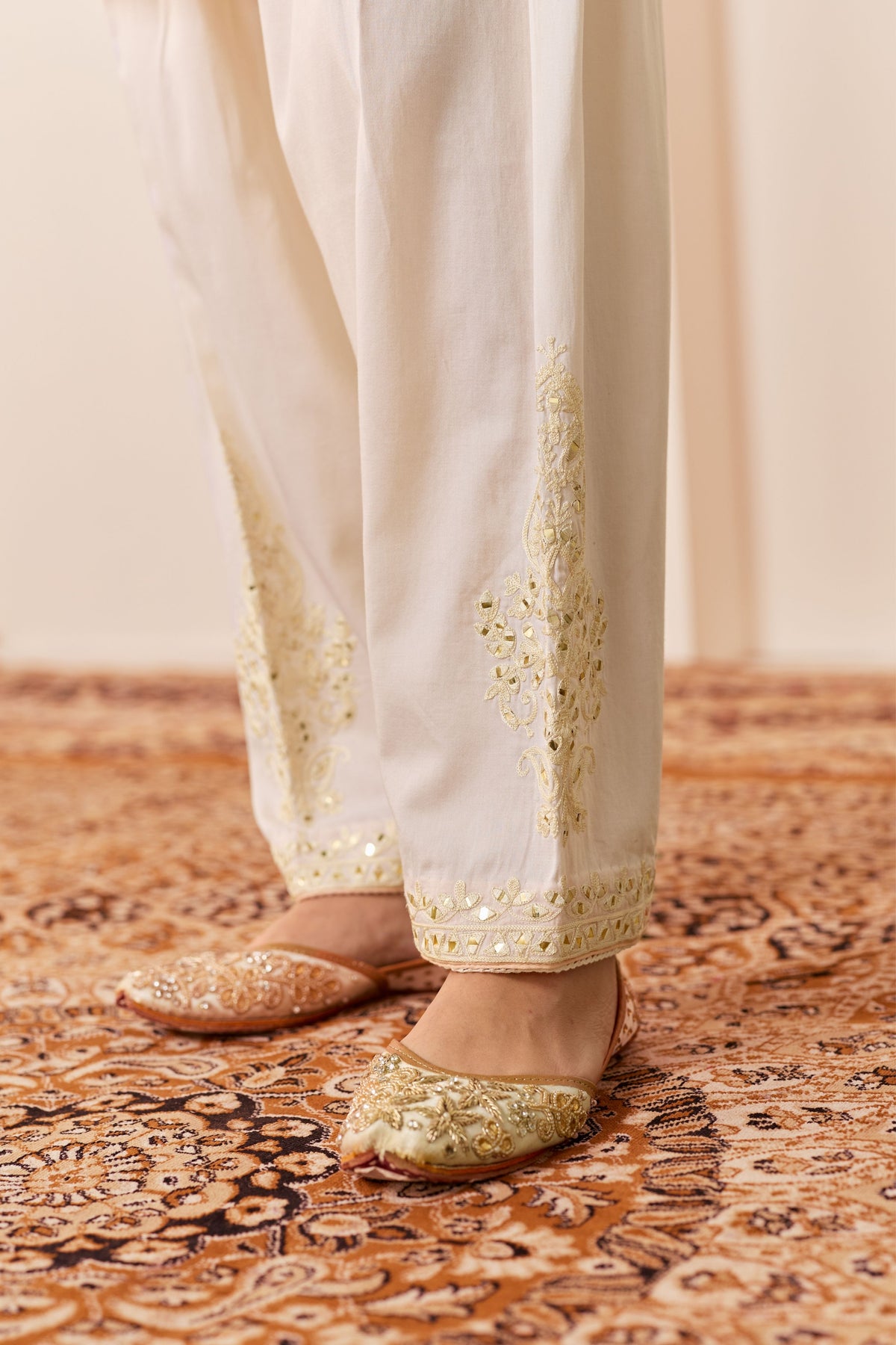 Reem Daisy Ivory Short Choga Set
