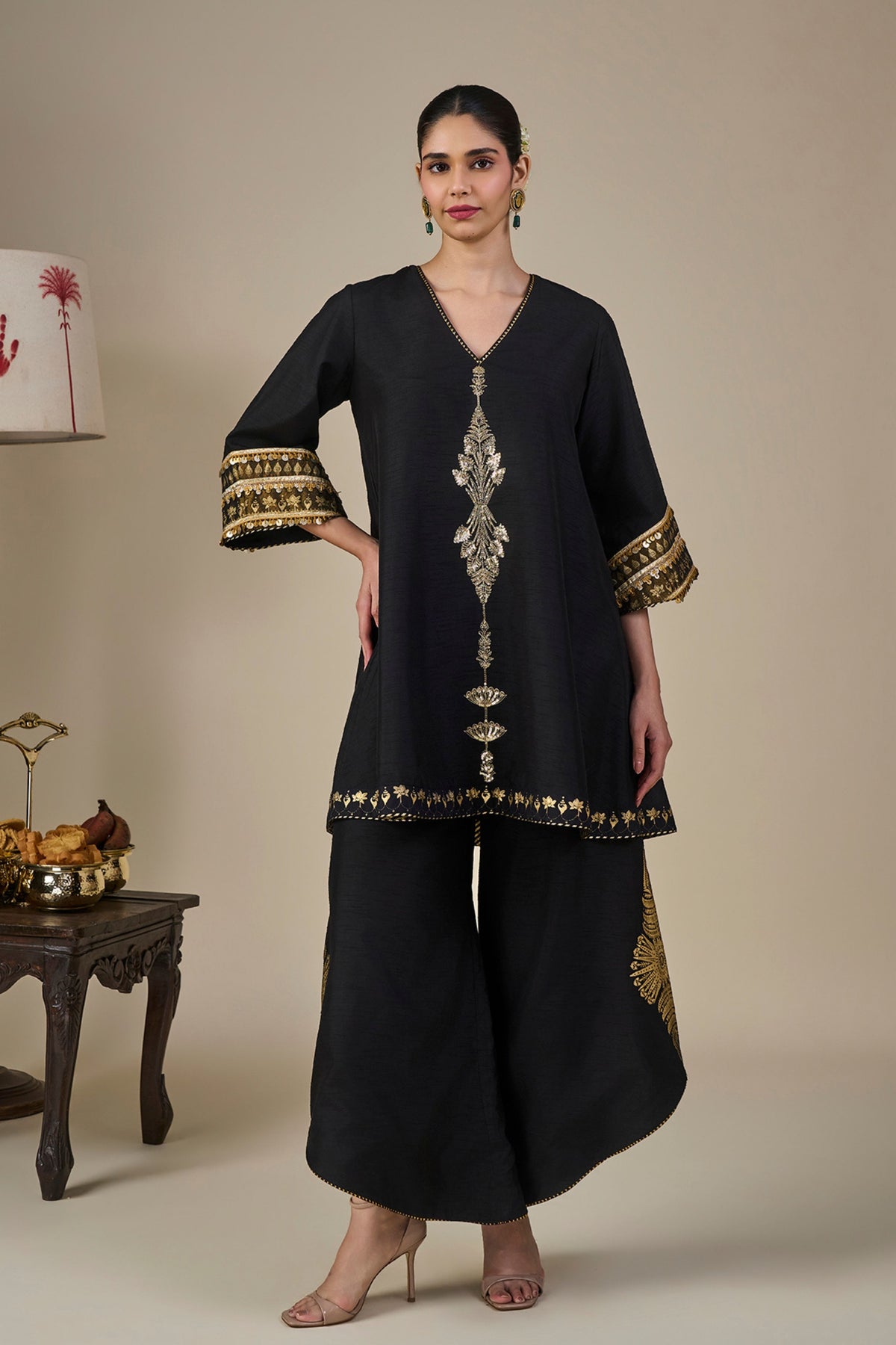 Black Pinnacle Arch Tunic Set