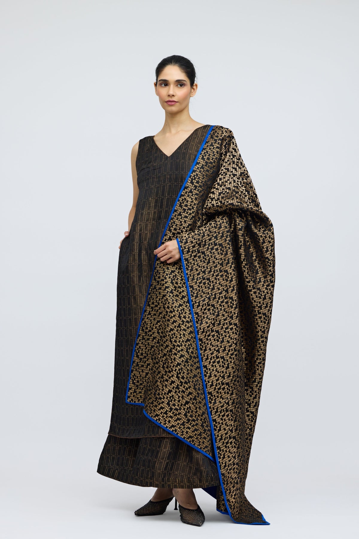 Chalk Hand Woven Brocade Dupatta