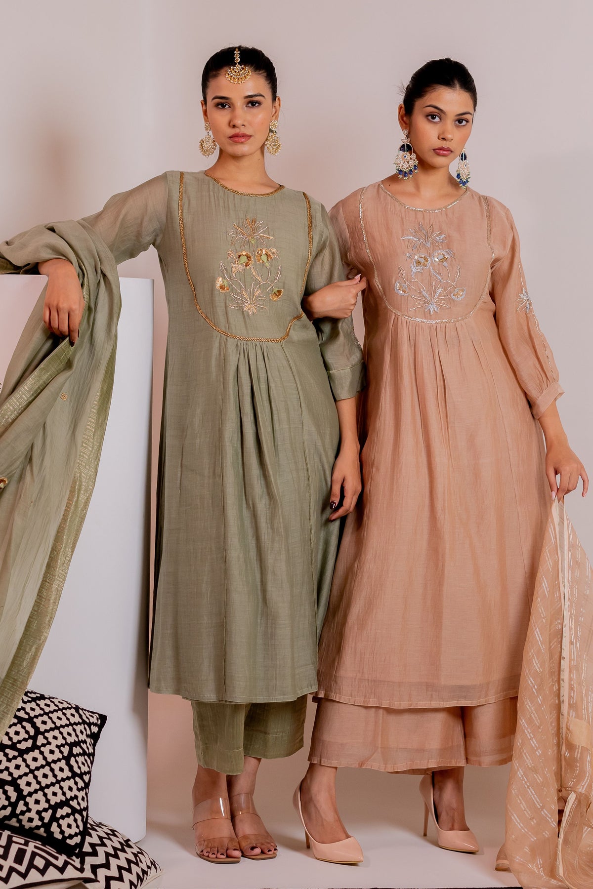 Avin Kurta Set With Organza Dupatta