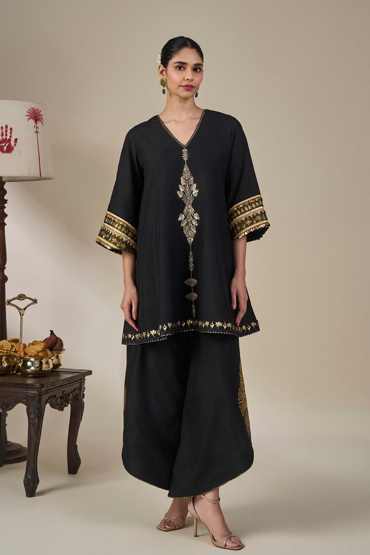 Black Pinnacle Arch Tunic Set