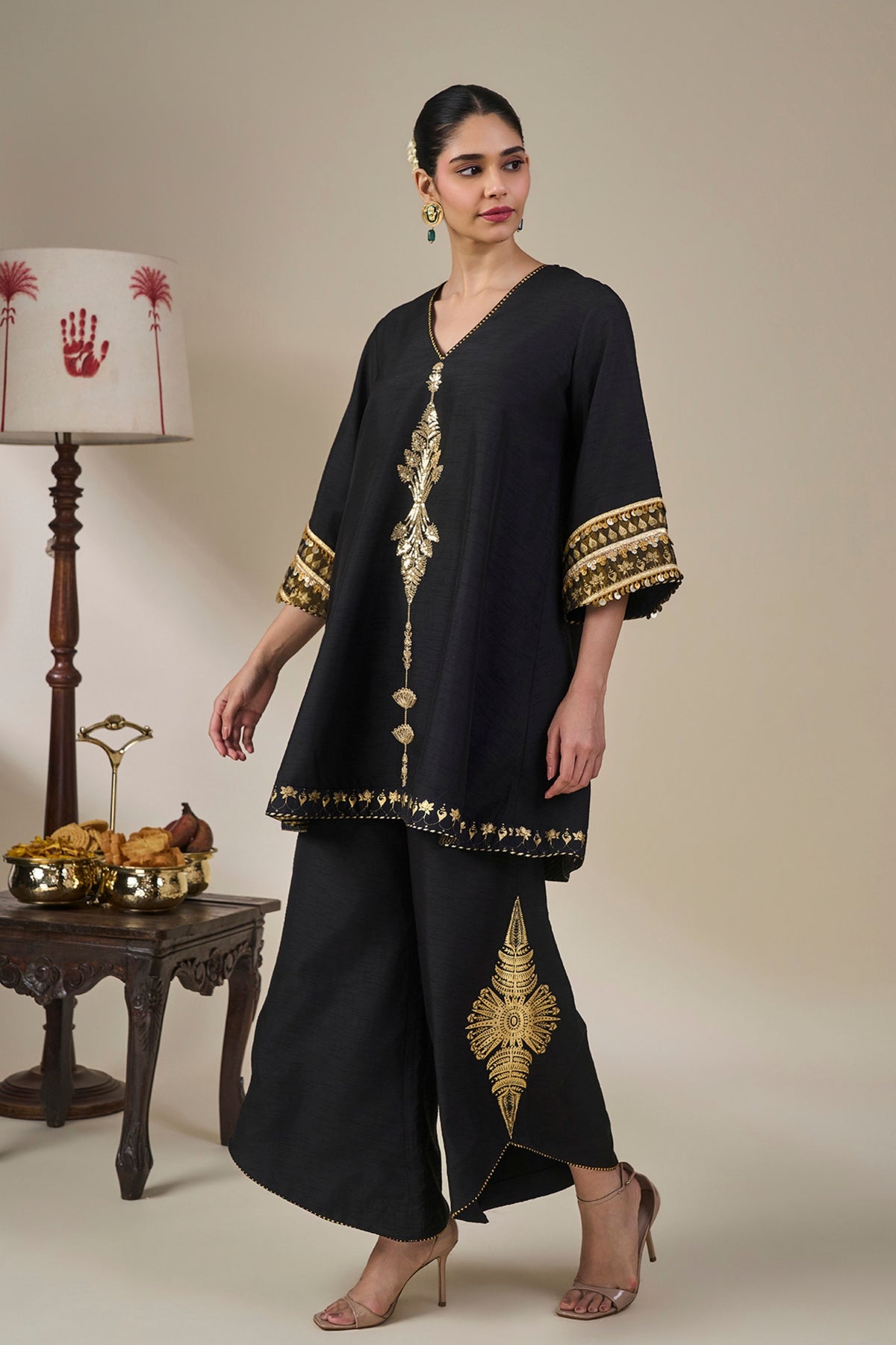 Black Pinnacle Arch Tunic Set