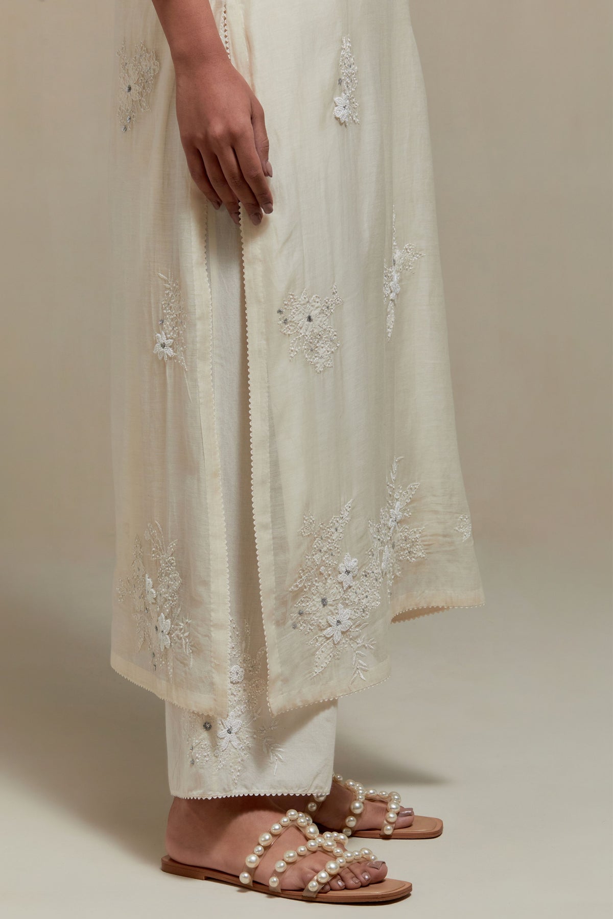 Off White Round Neck Kurta And Pants