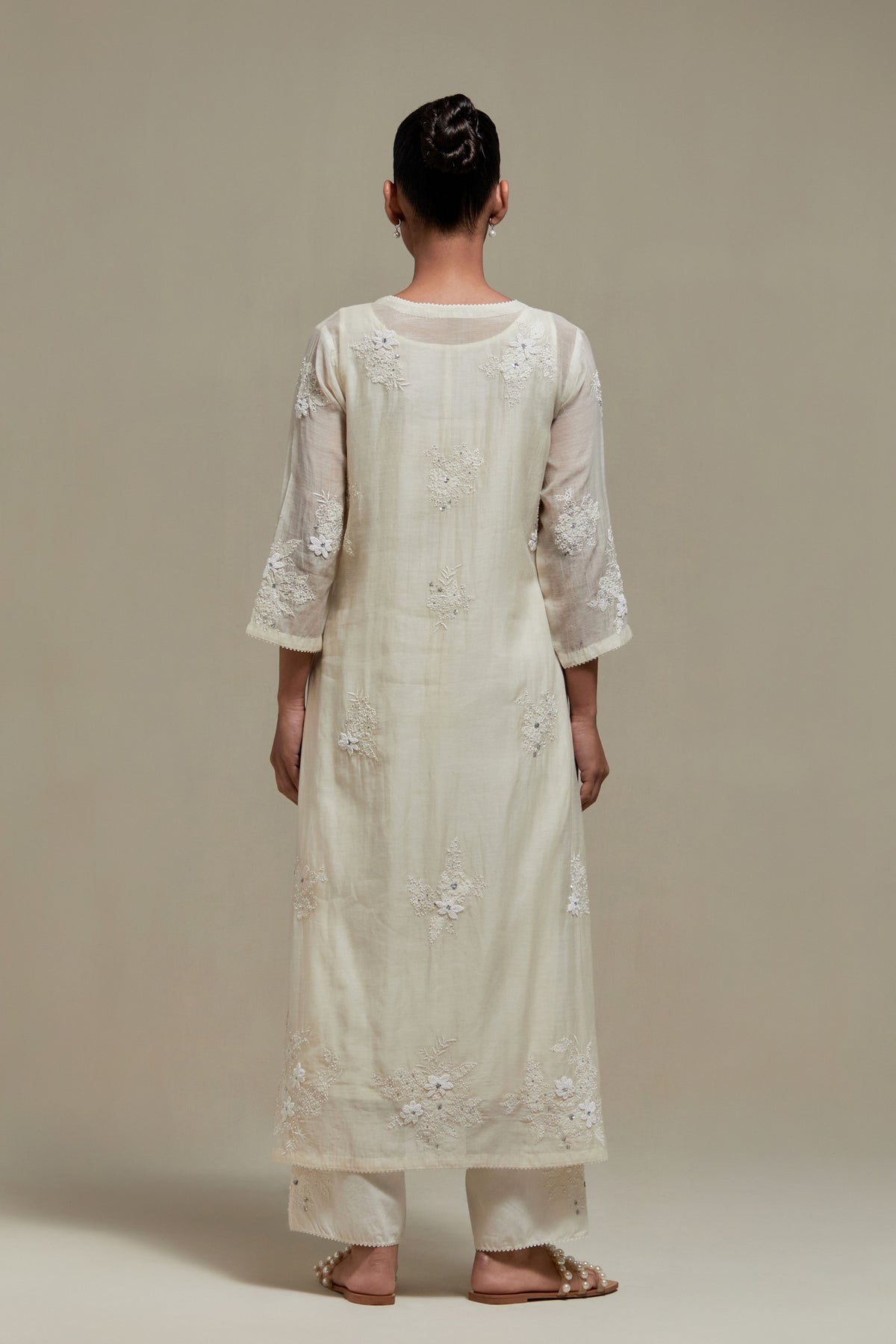 Off White Round Neck Kurta And Pants