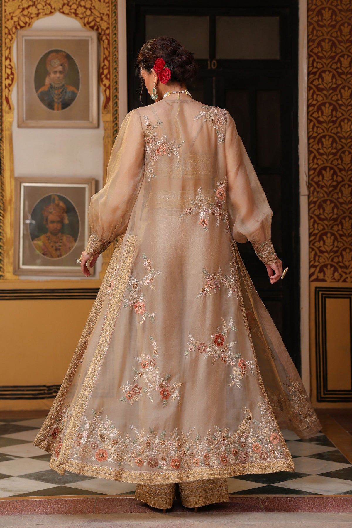 Ahista Ivory Cape Set