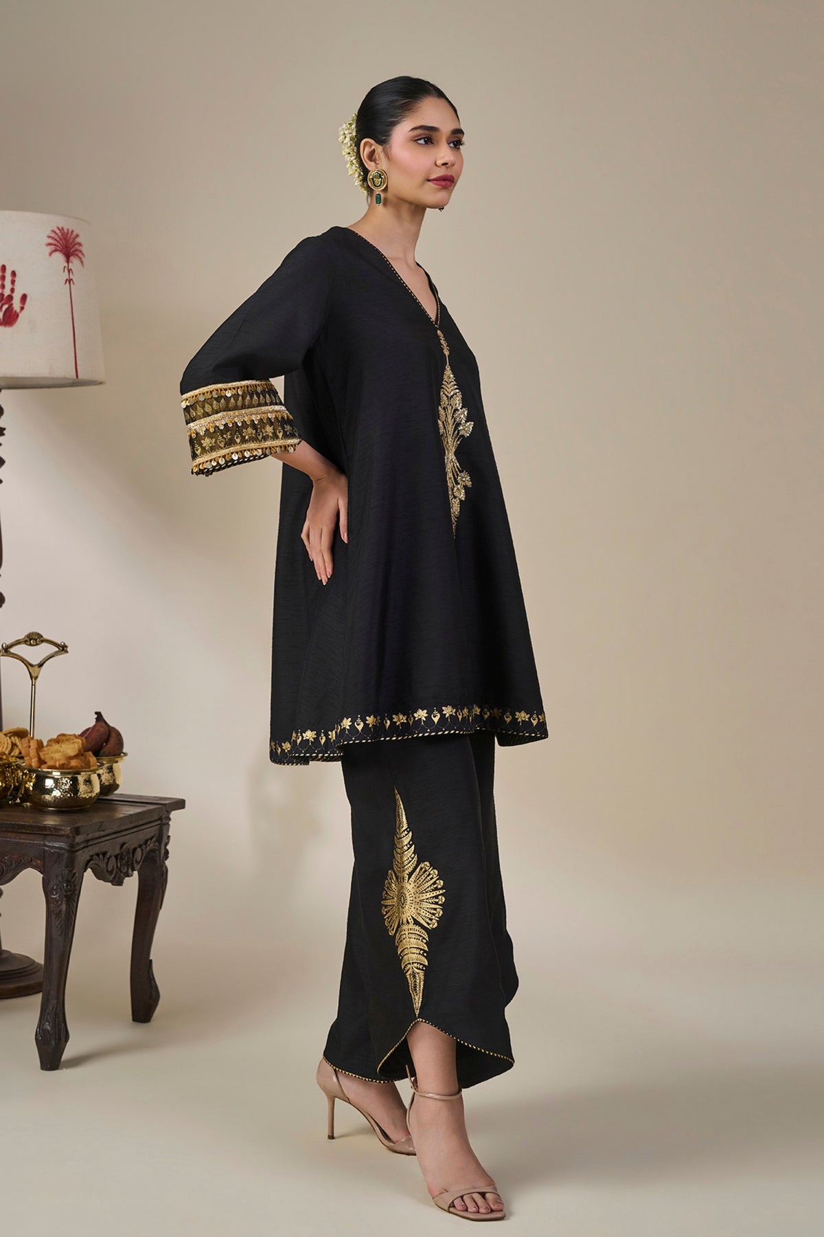 Black Pinnacle Arch Tunic Set