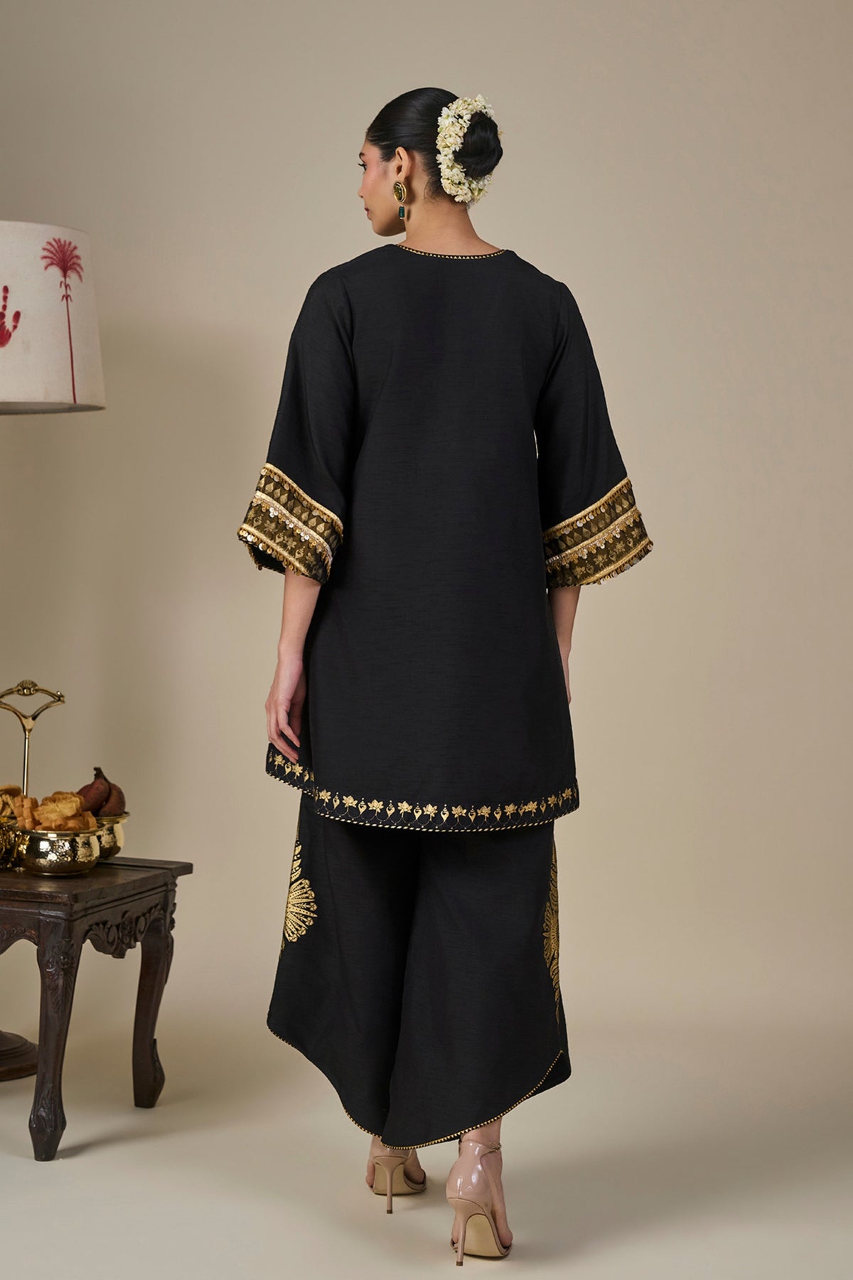 Black Pinnacle Arch Tunic Set