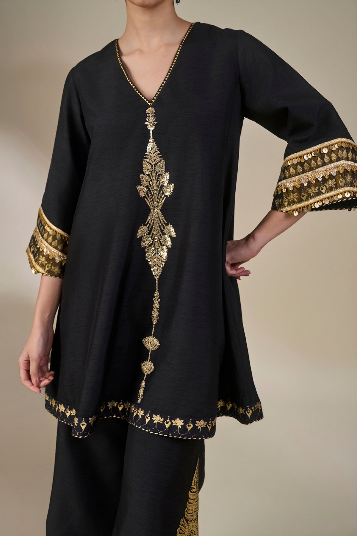 Black Pinnacle Arch Tunic Set