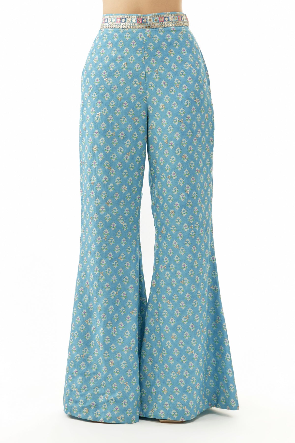 Gunjan Cape Set