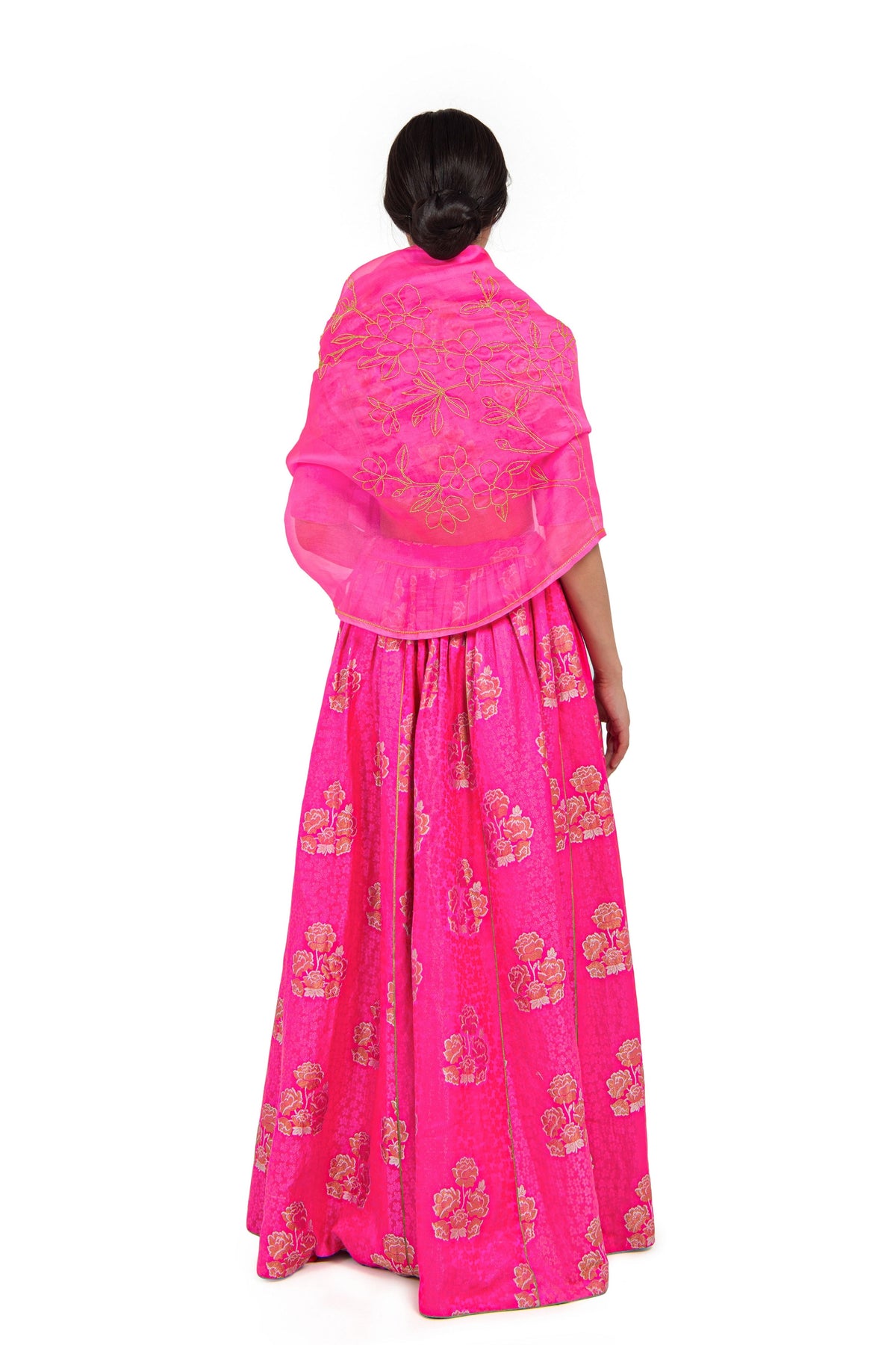 Rikka Gulabi Odhani