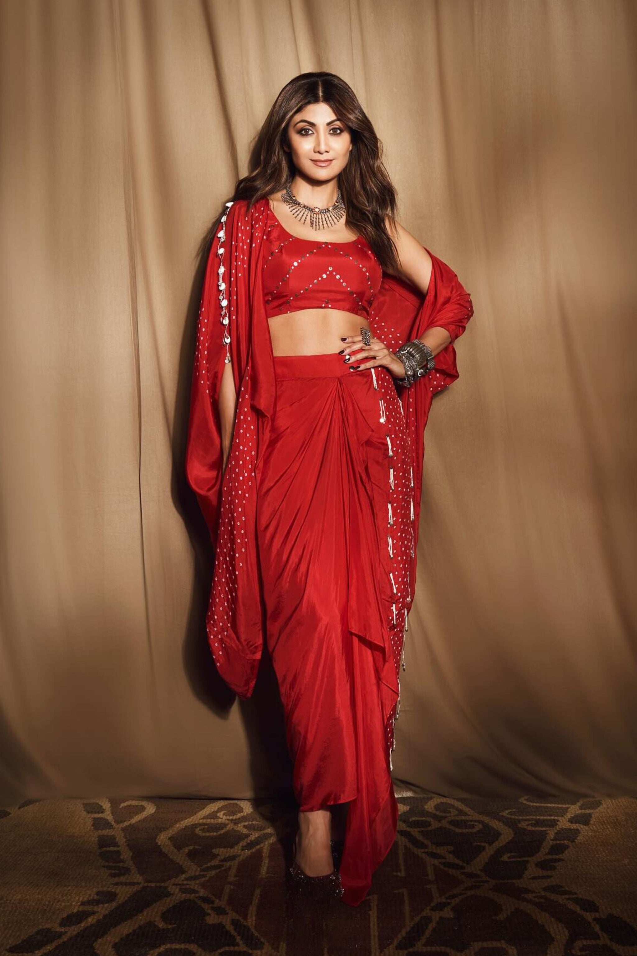 shilpa shetty dress designer name Playful, radiant & oh-so-trending just like Shilpa Shetty herself. , This coral Nidhika Shekhar jacket saree with intricate mirror work is the silhouette of the season perfect for sparkling