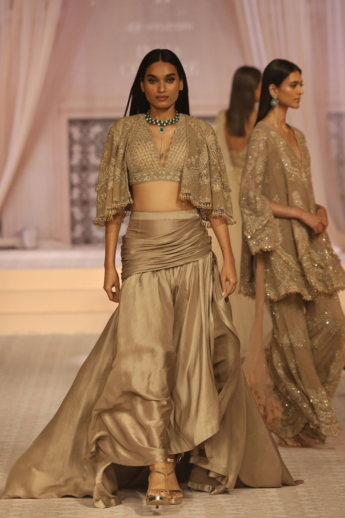 Estella Cape Set